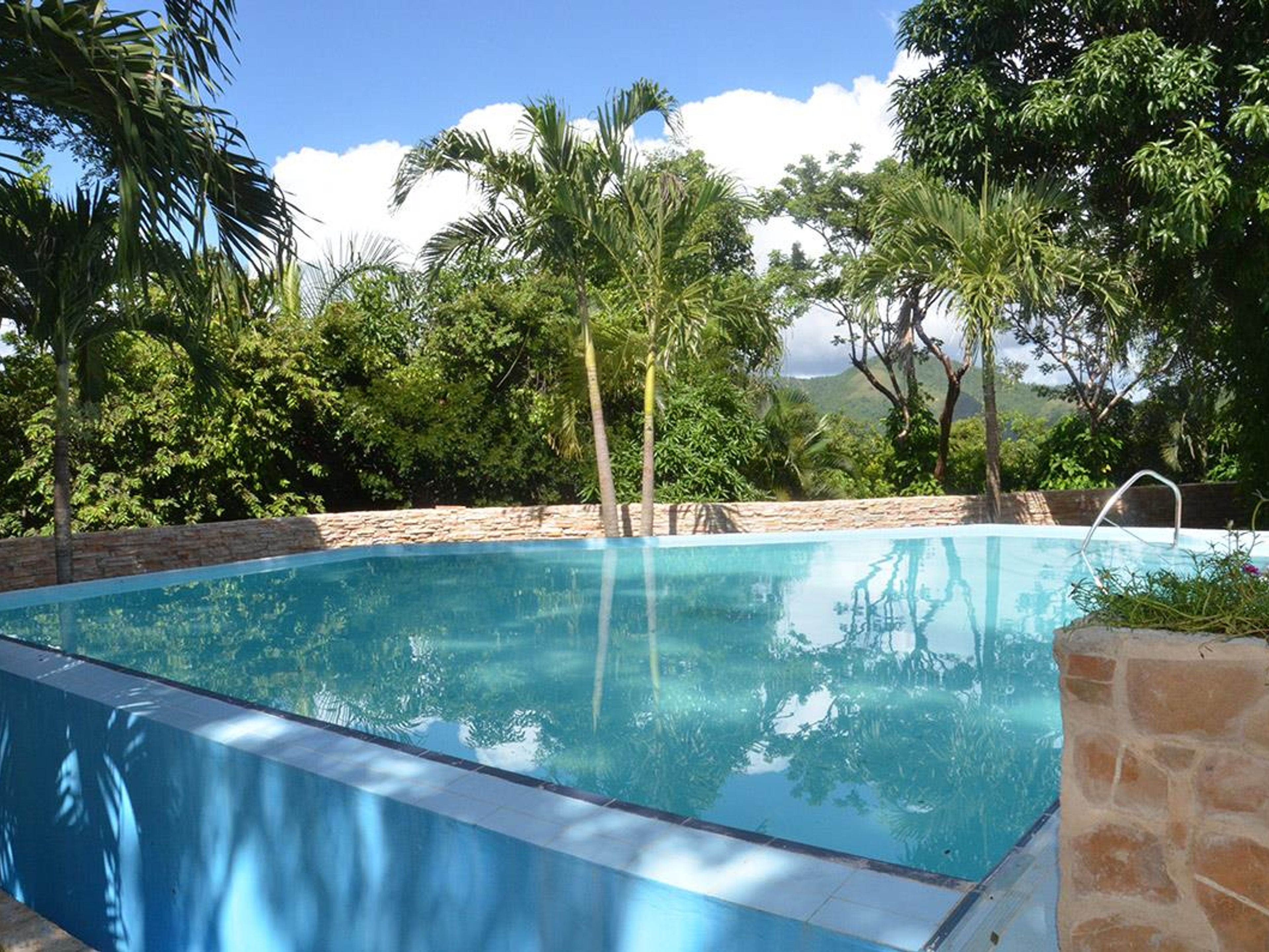 Отель Castillo en las NubesSwimming pool view
