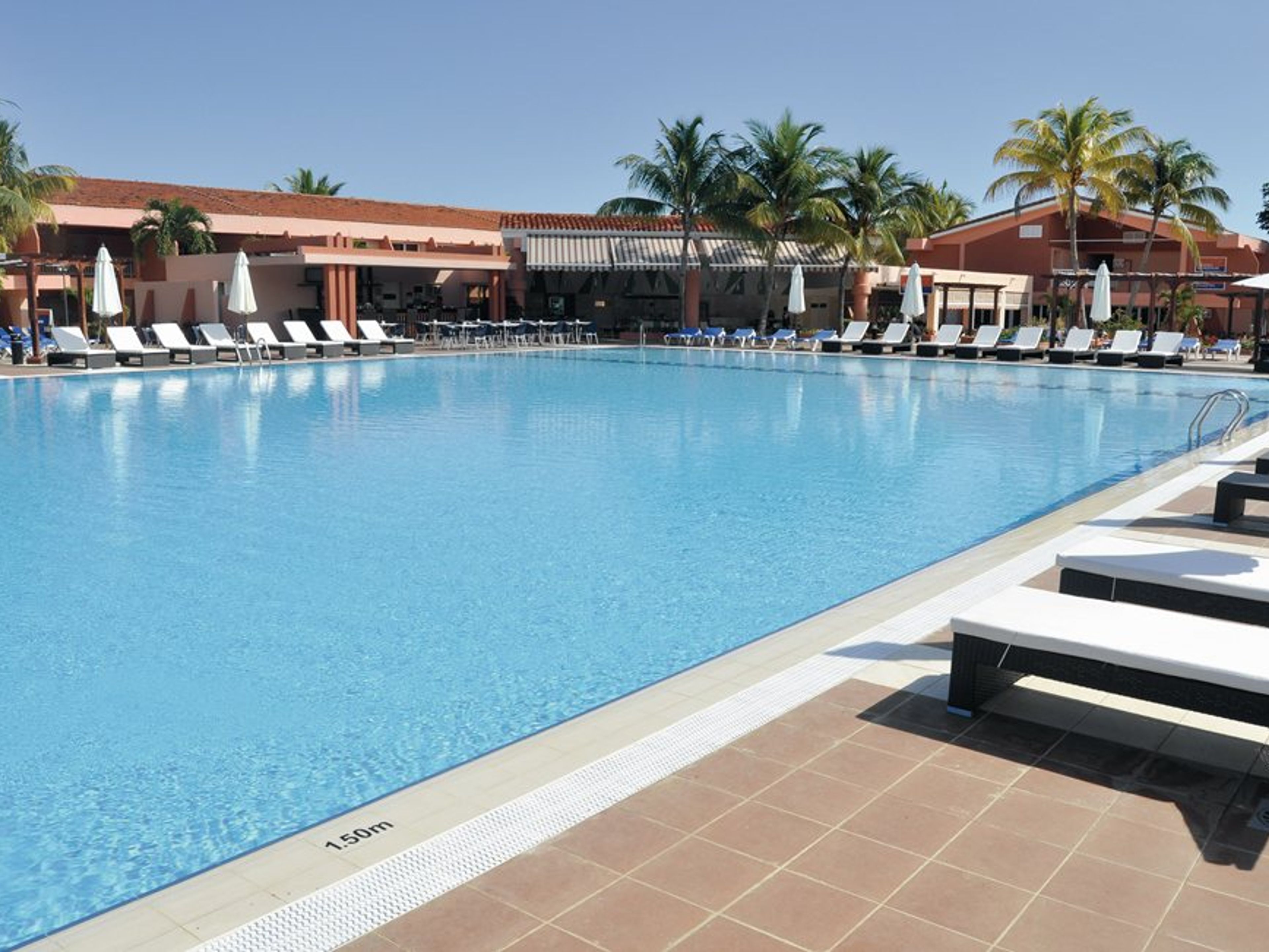 Hotel BLAU ARENAL HABANA BEACHPanoramic hotel & pool view