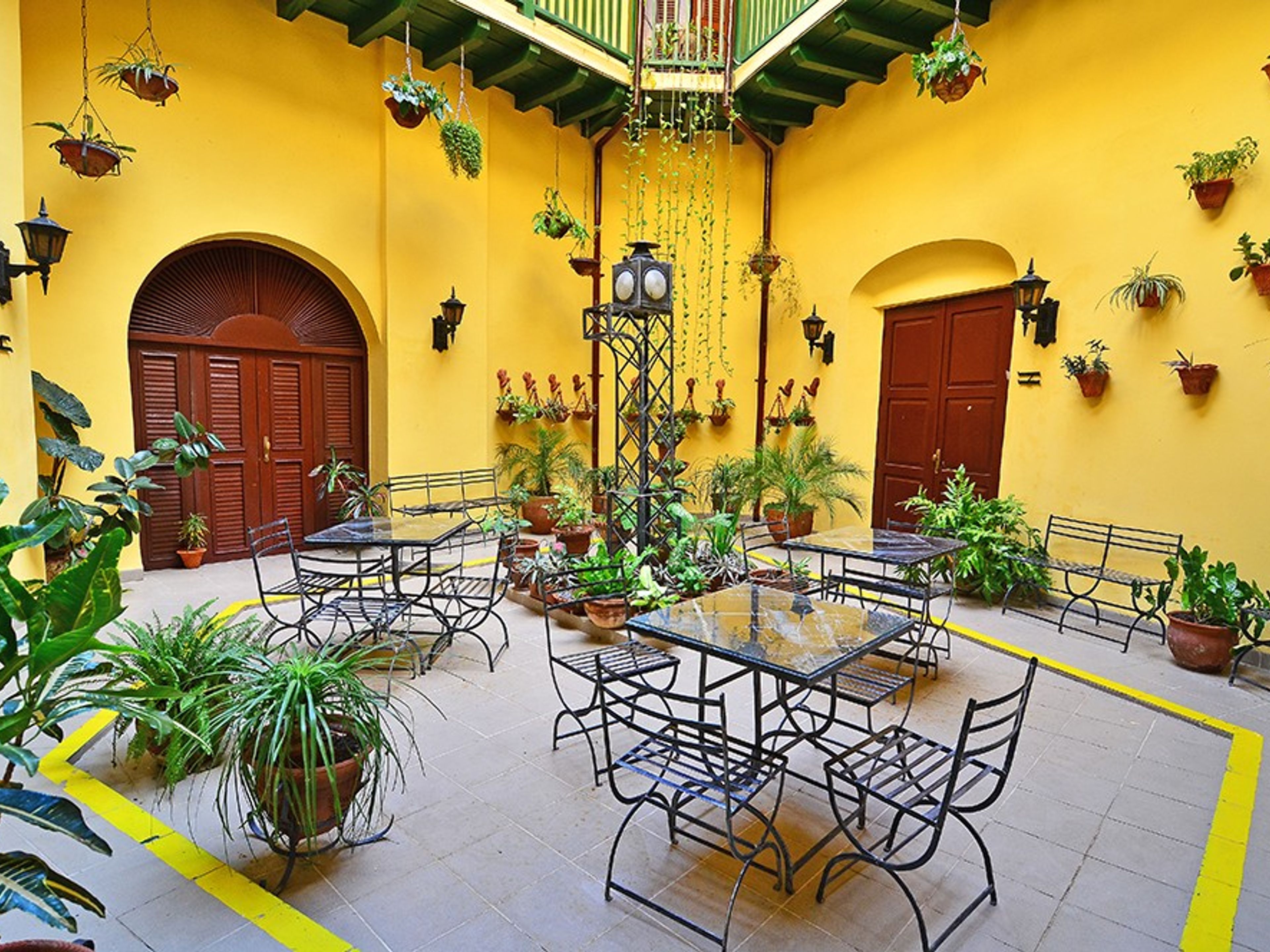 Hotel E Camino de HierroHotel patio view