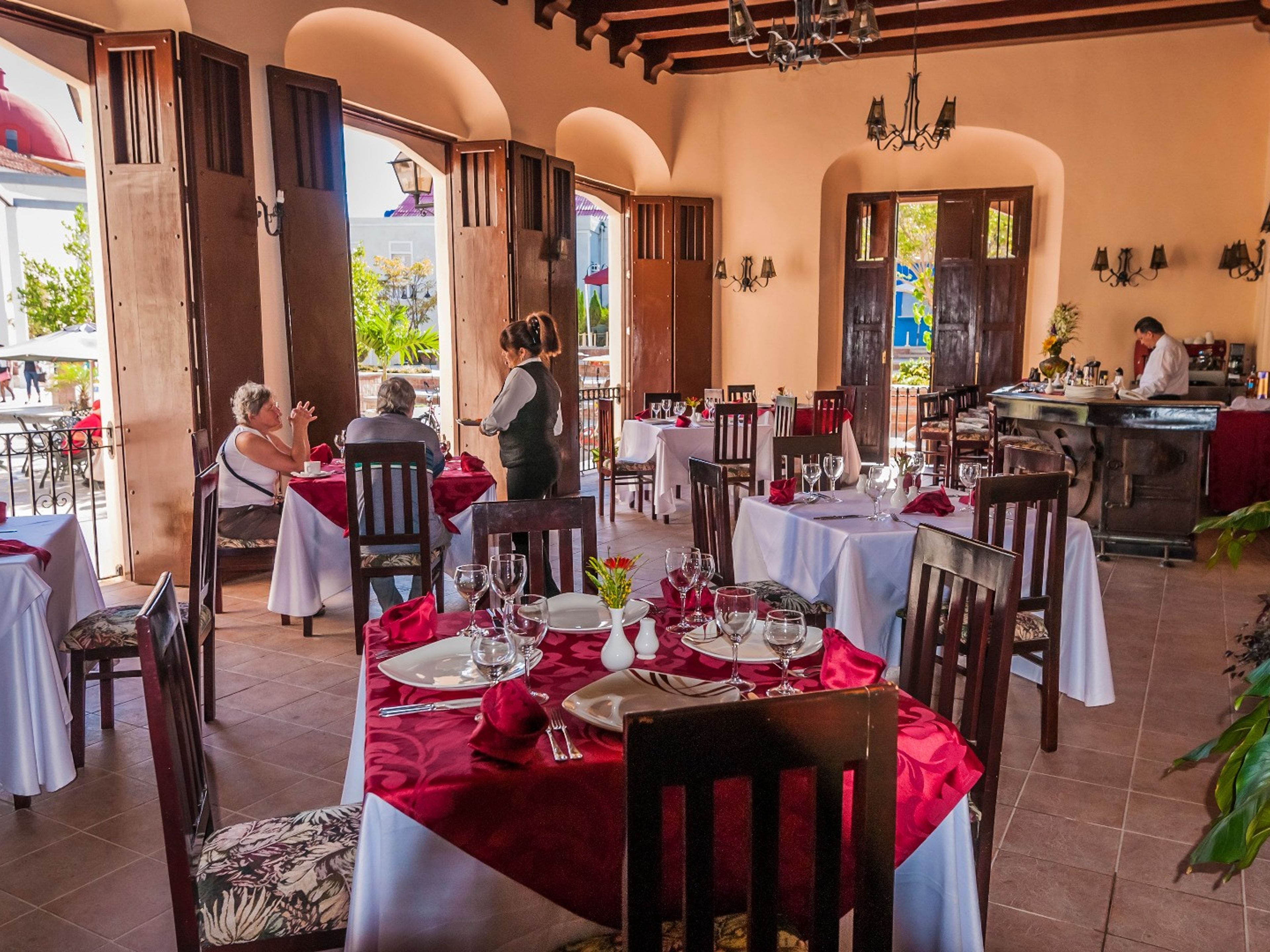 Hotel E Camino de HierroA la carte international Restaurant