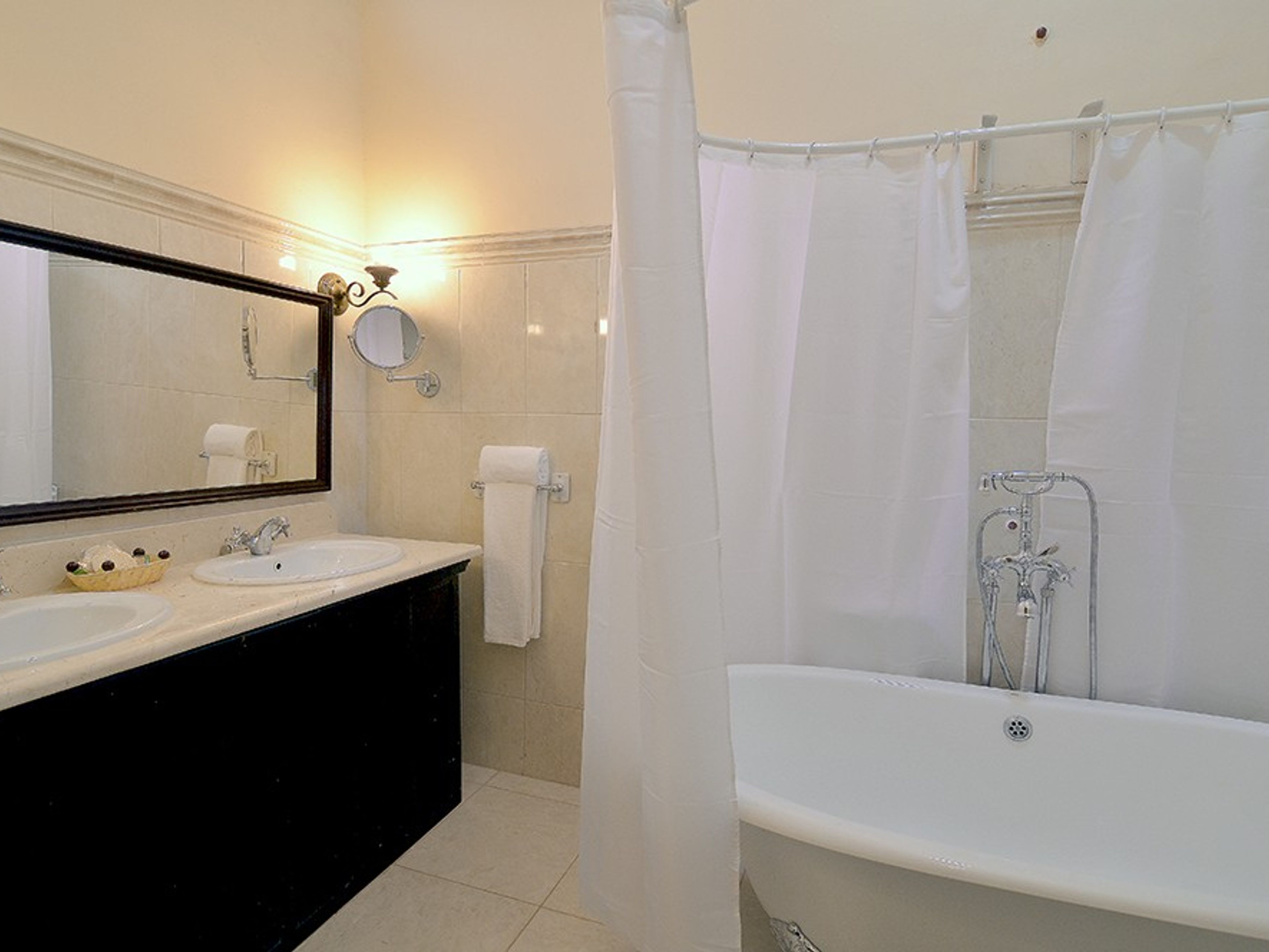 Hotel E El MarquésBathroom's view