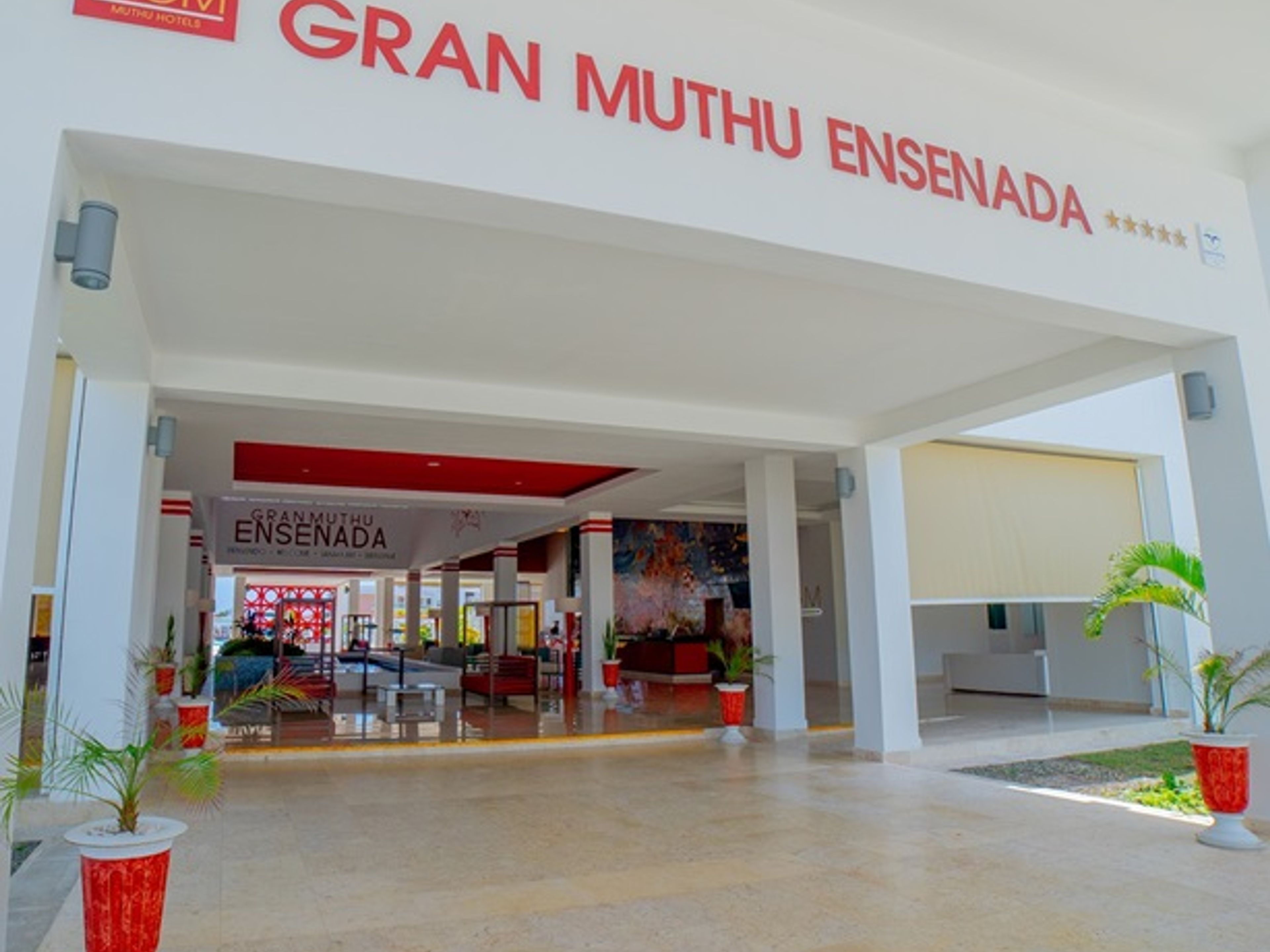 Hotel GRAN MUTHU ENSENADAEntrance