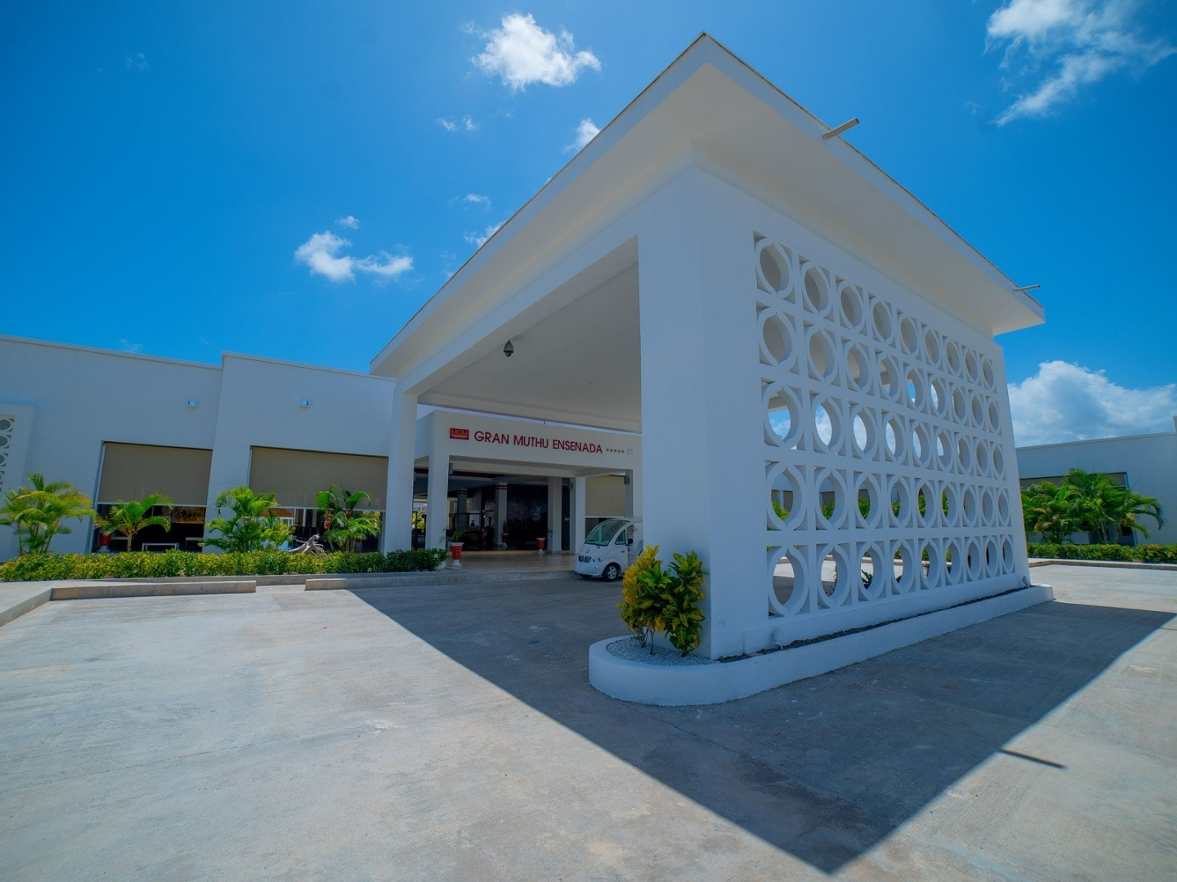 Hotel GRAN MUTHU ENSENADAEntrance