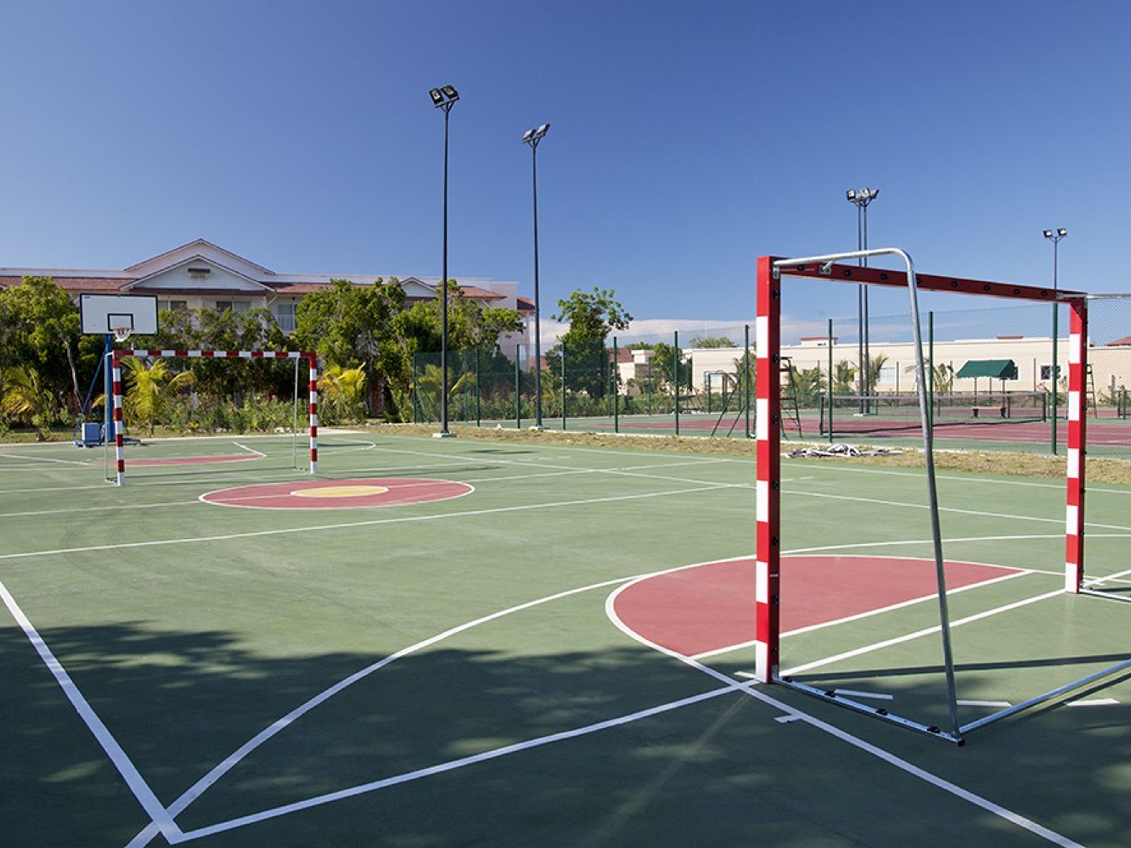 Hotel MEMORIES FLAMENCO BEACH RESORTHotel's multi sports court
