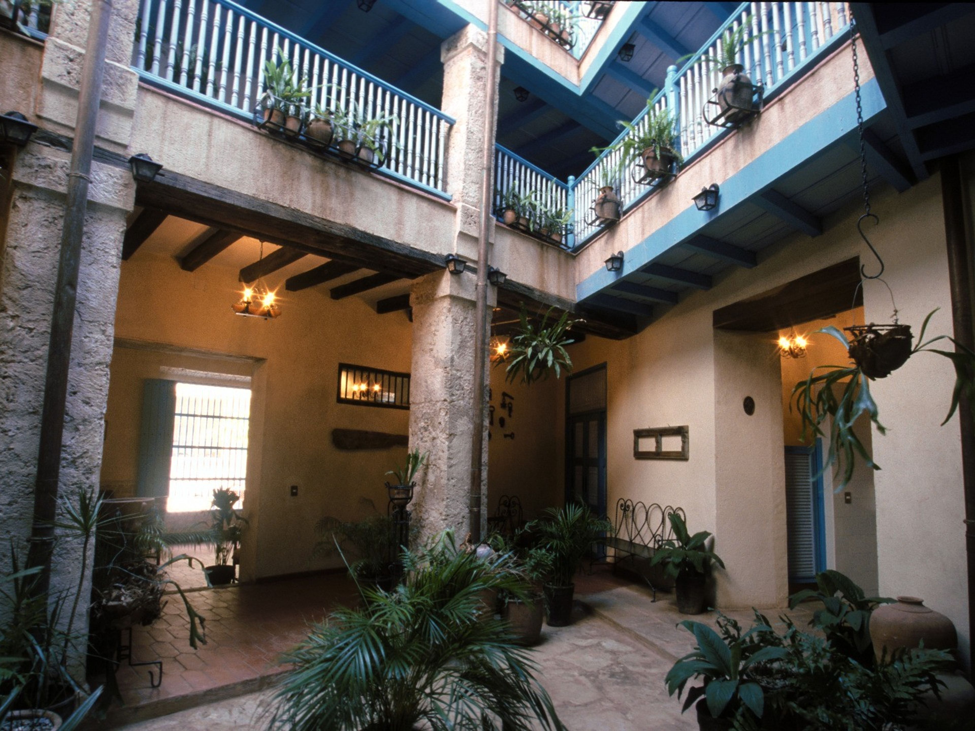 Hotel HABAGUANEX COMENDADORInside patio view