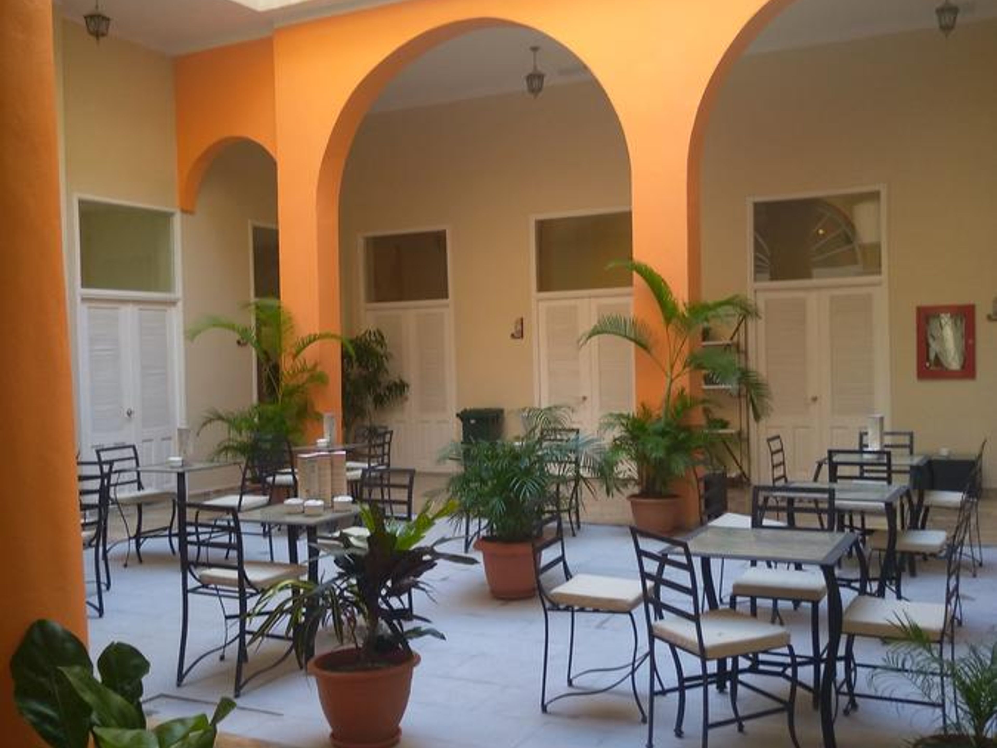 Отель ISLAZUL RÍO SAN JUANHotel´s inside patio view