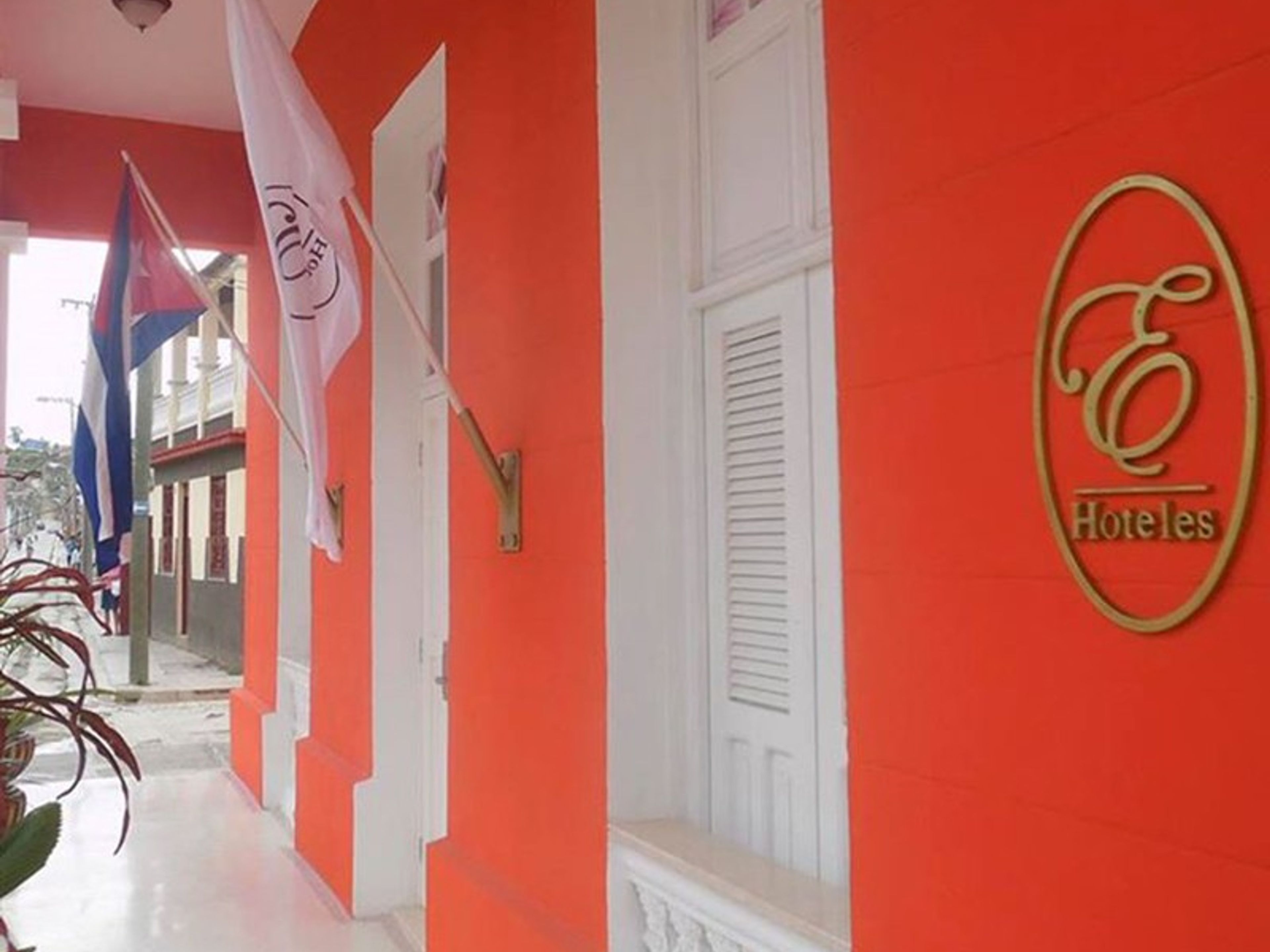 Oтель E ArsenitaHotel entrance view