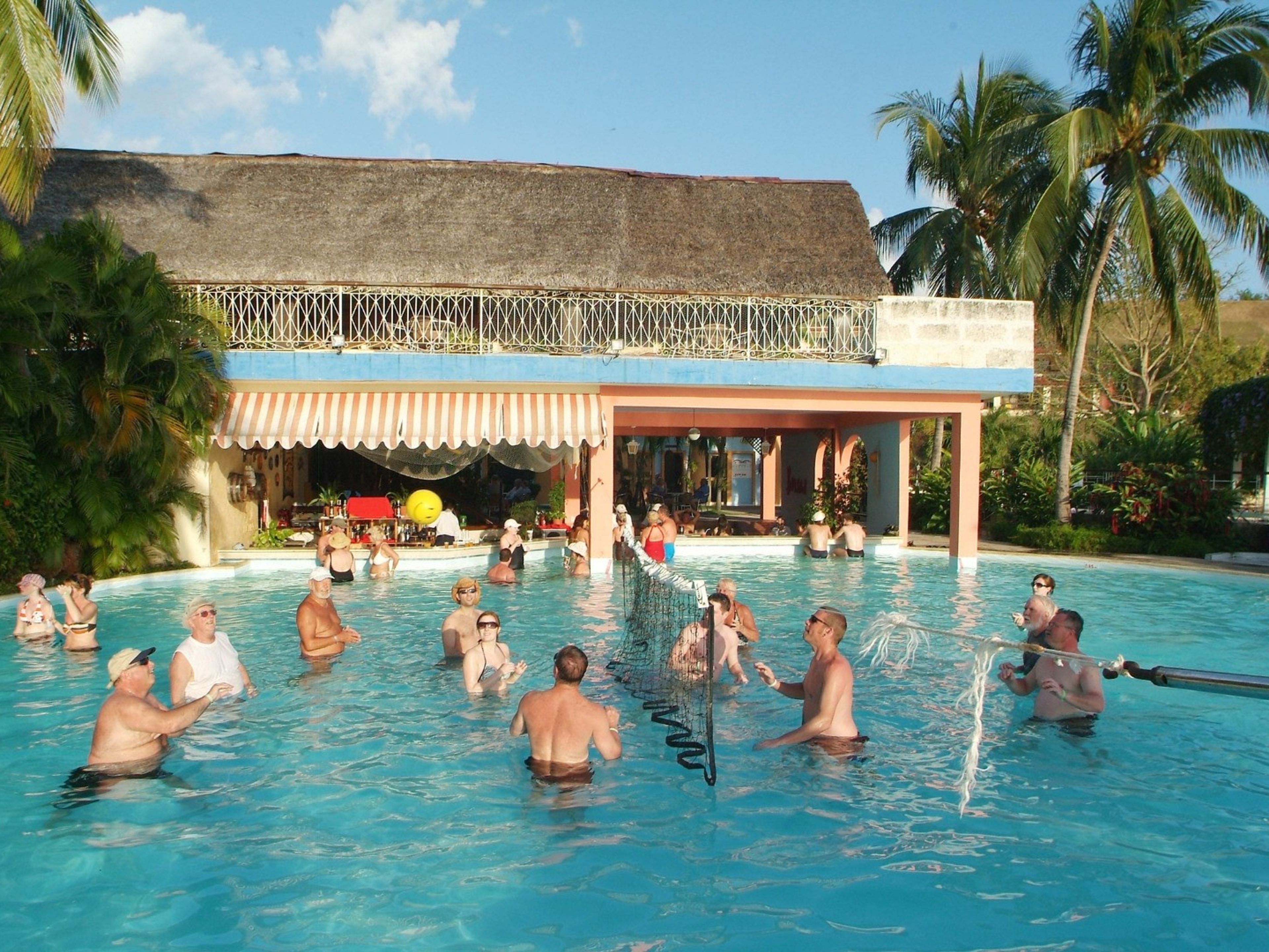 Hotel Brisas Sierra MarHotel's pool volley