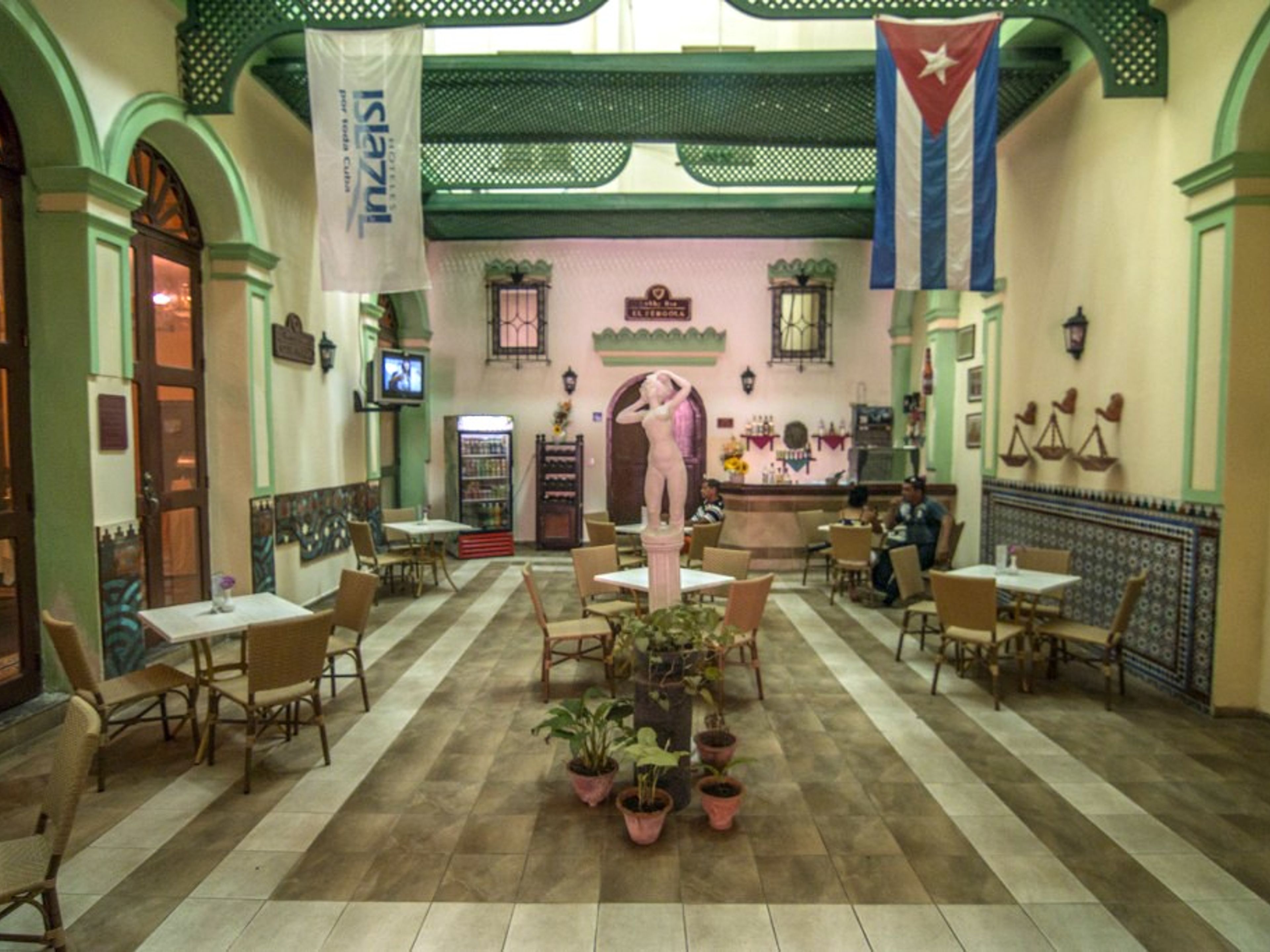ISLAZUL PLAZA HotelLobby Bar
