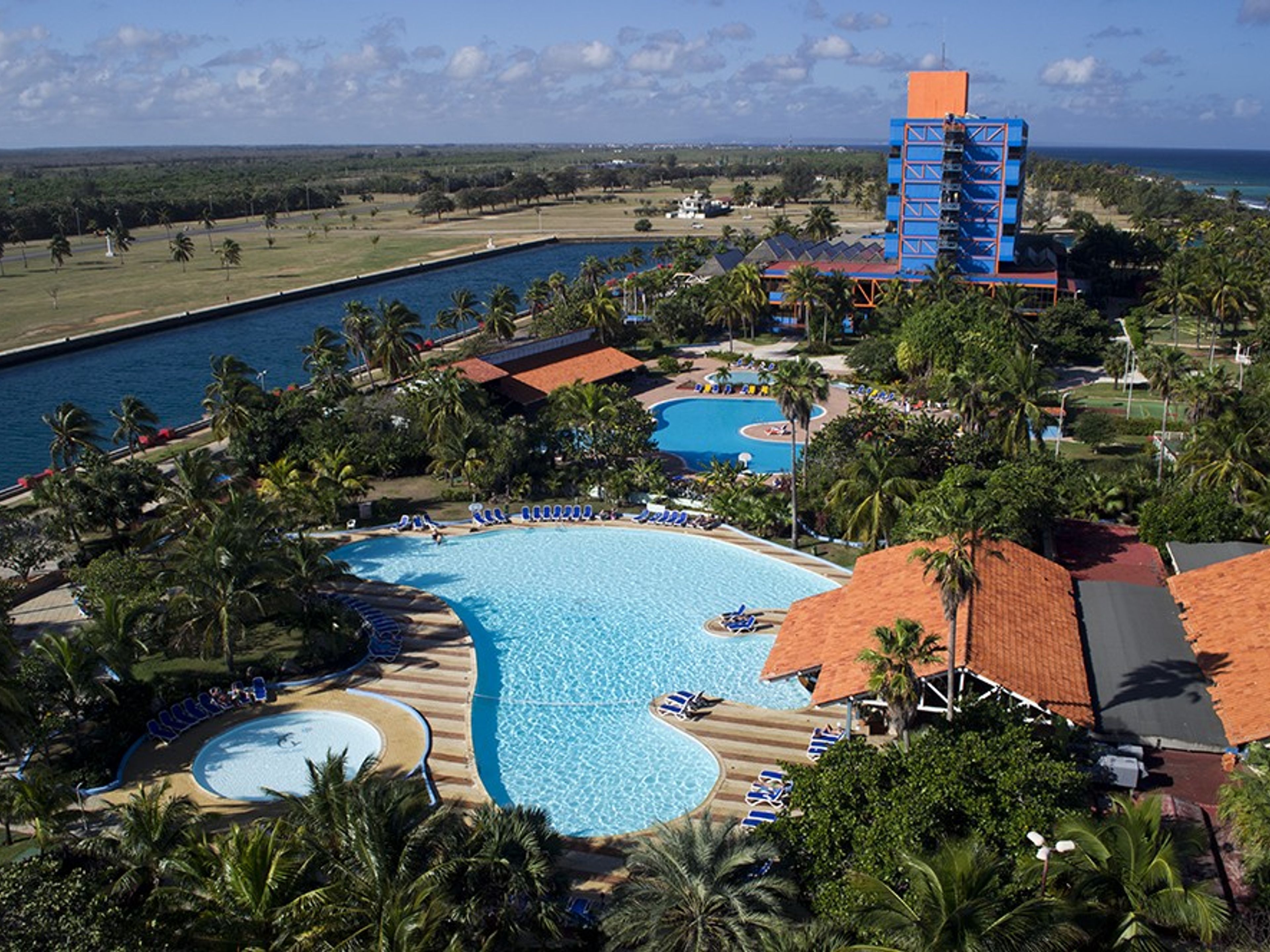 Hotel GRAN CARIBE PUNTARENA - PLAYA CALETAPanoramic hotel & pool view