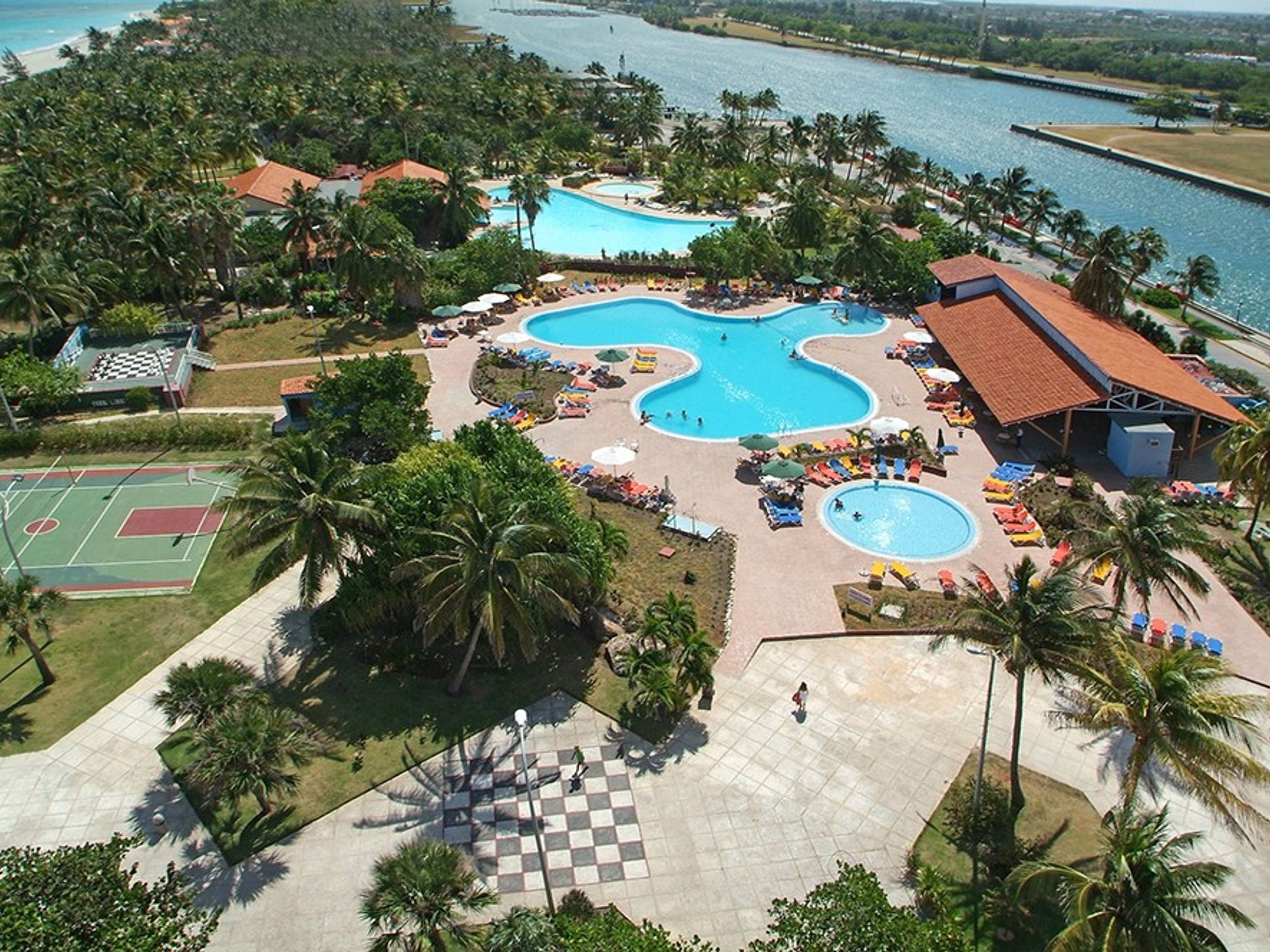 Hotel GRAN CARIBE PUNTARENA - PLAYA CALETAAereal Hotel & Pool View