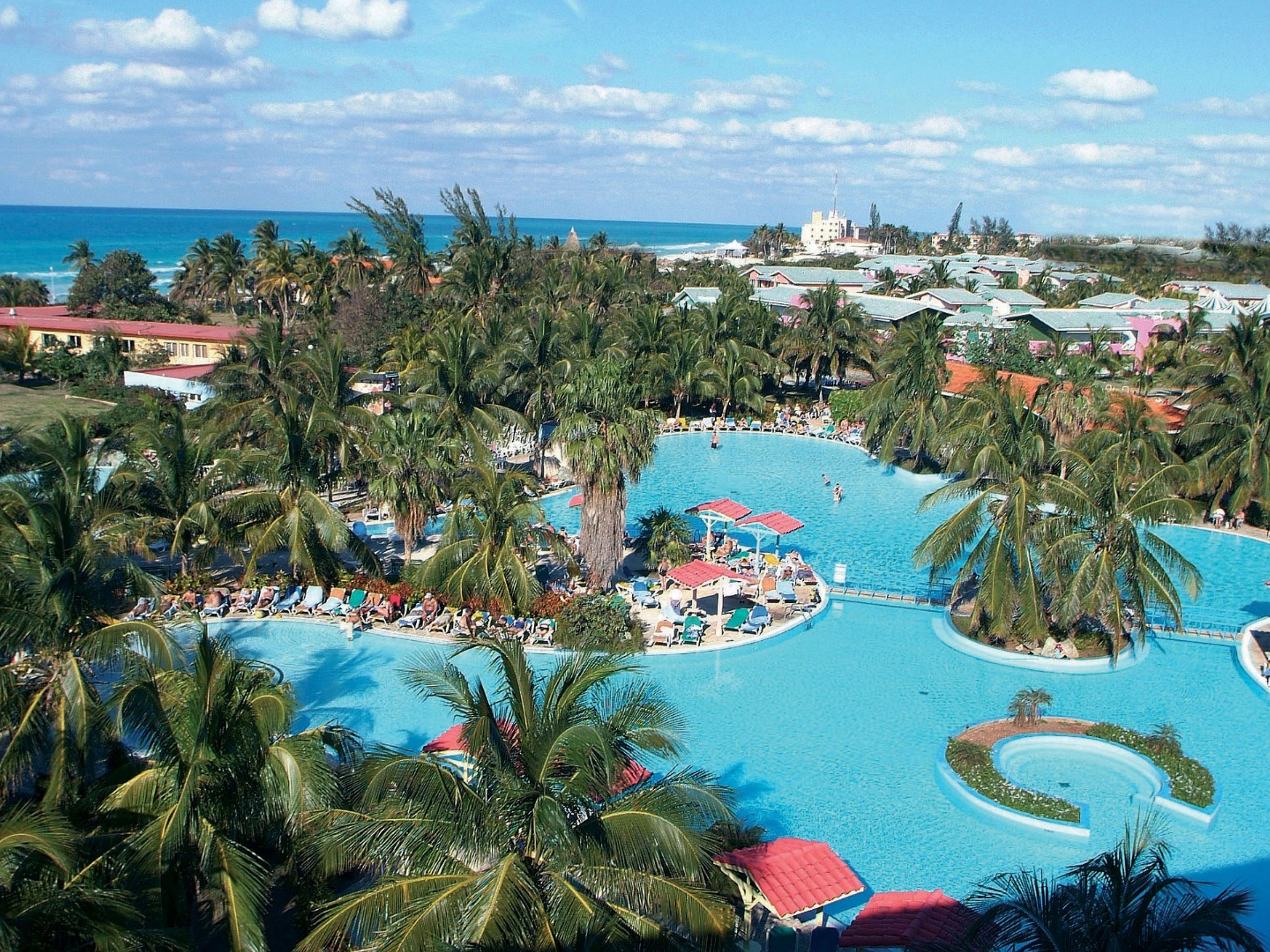 Hotel Barceló  Arenas BlancasHotel & pool panoramic view