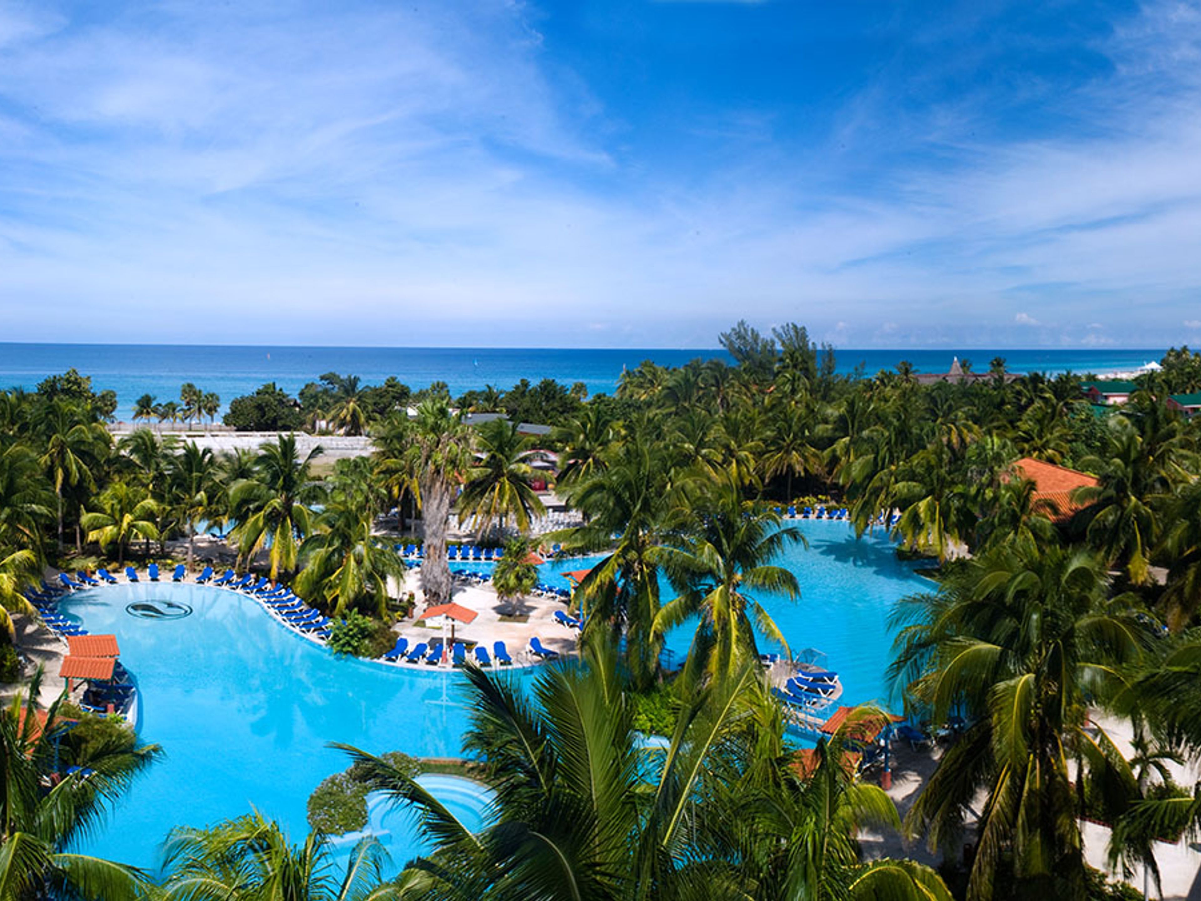 Hotel BARCELÓ ARENAS BLANCASHotel & pool panoramic view