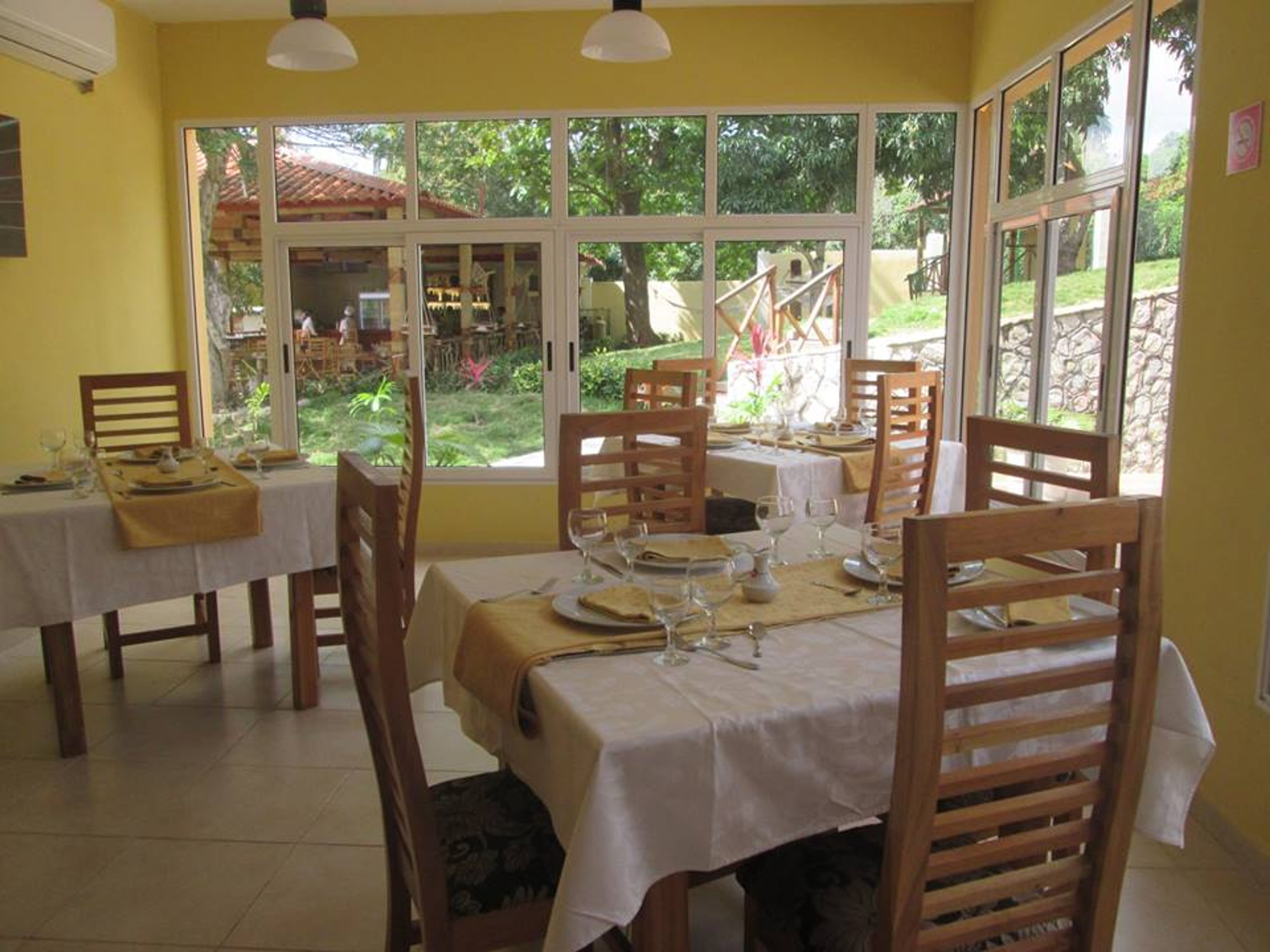 Отель Кубанакан Лос ПерегриносHotel´s restaurant view