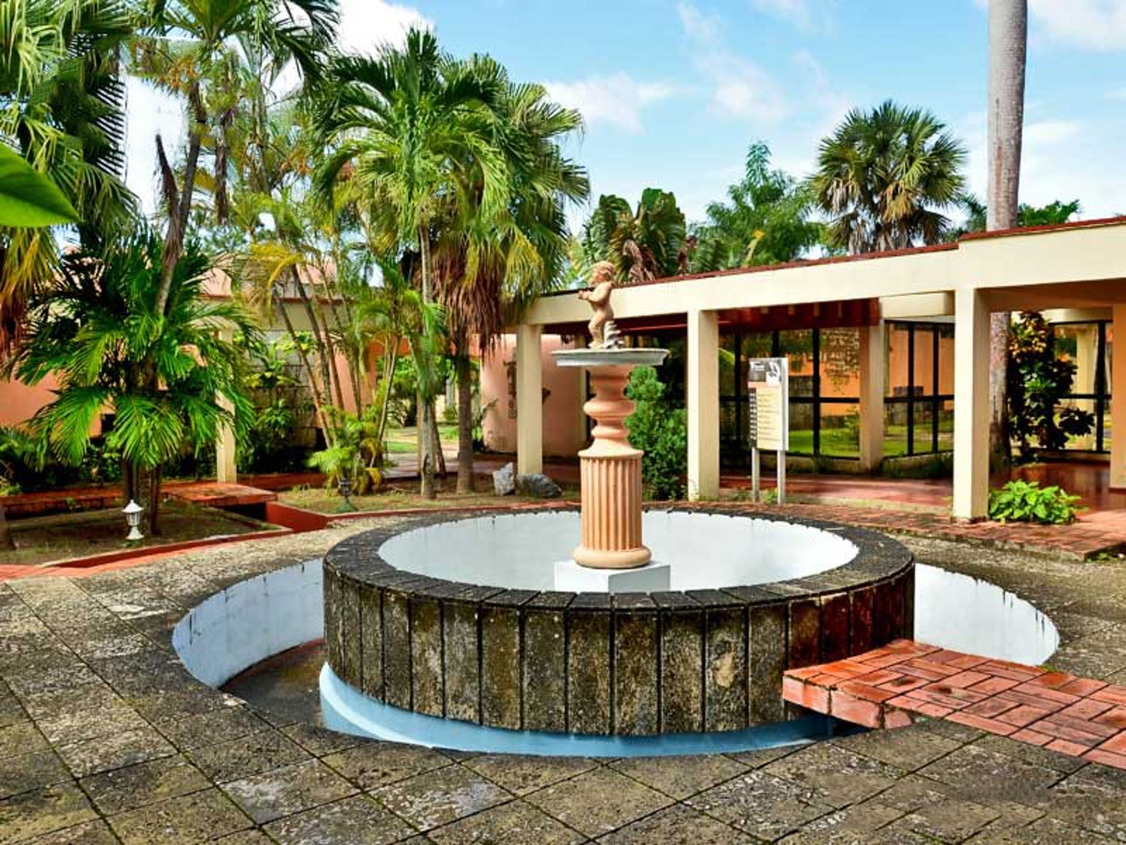 GRAN CARIBE RANCHO EL TESORO HotelPanoramic hotel & gardens view