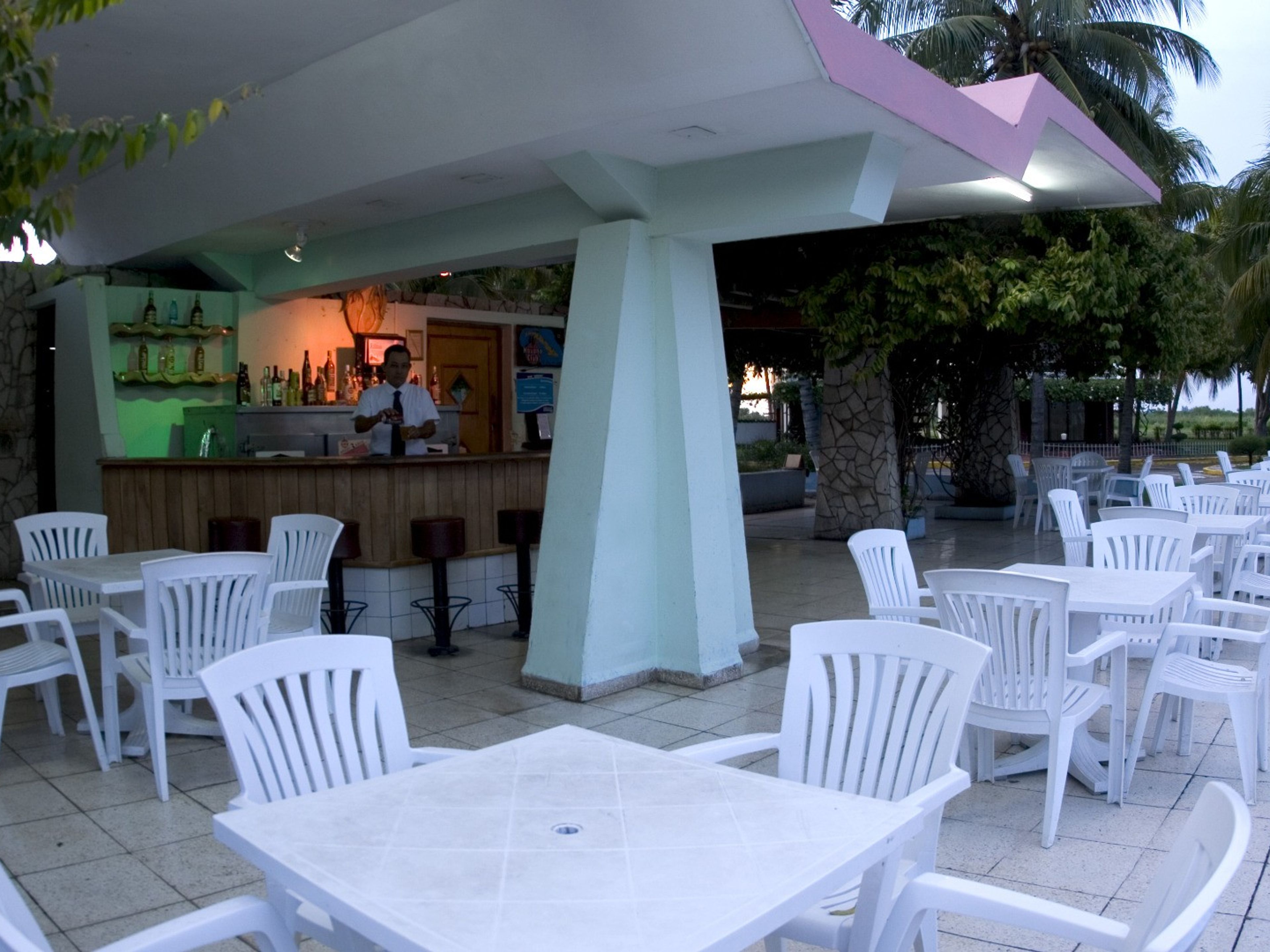 ISLAZUL BAYAMO VillaPool Snack Bar Terraza