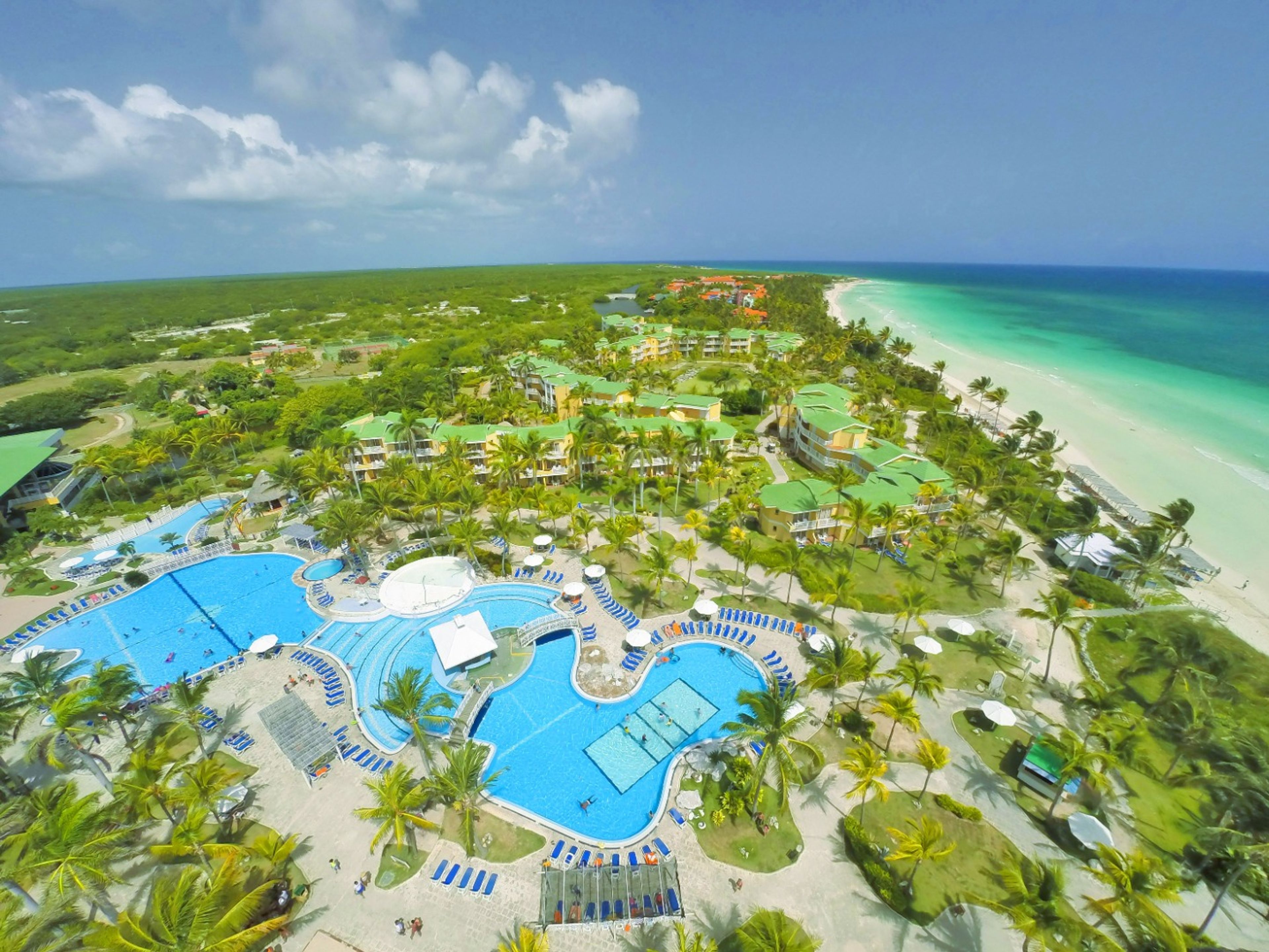 Hotel TRYP CAYO COCO ALL INCLUSIVEHotel´s aereal panoramic view