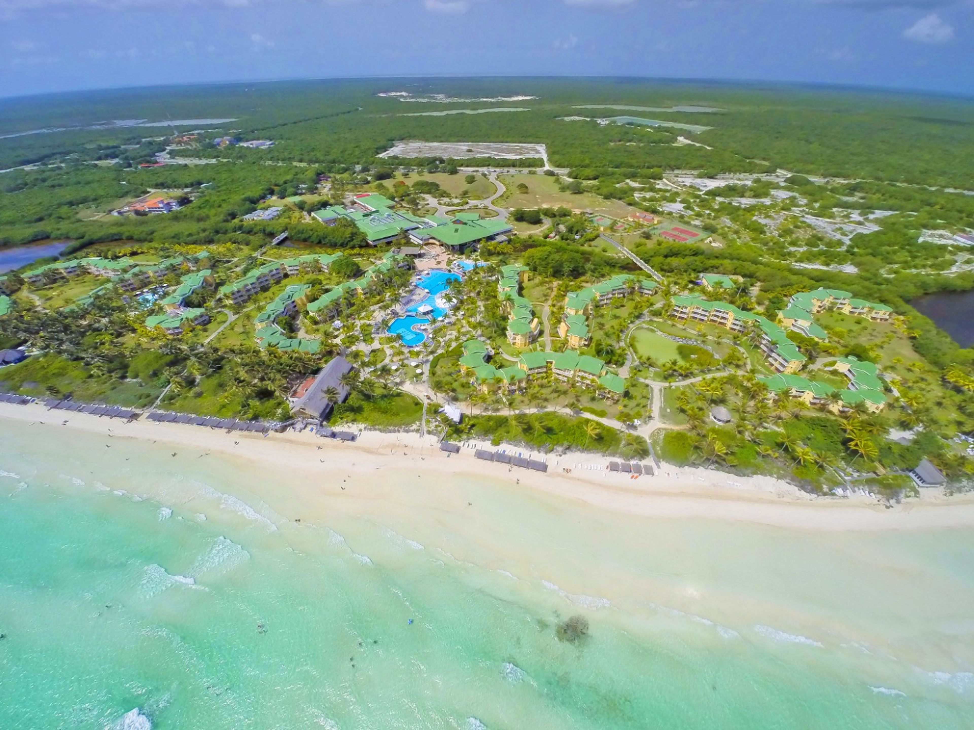 Hotel TRYP CAYO COCO ALL INCLUSIVEHotel´s aereal panoramic view