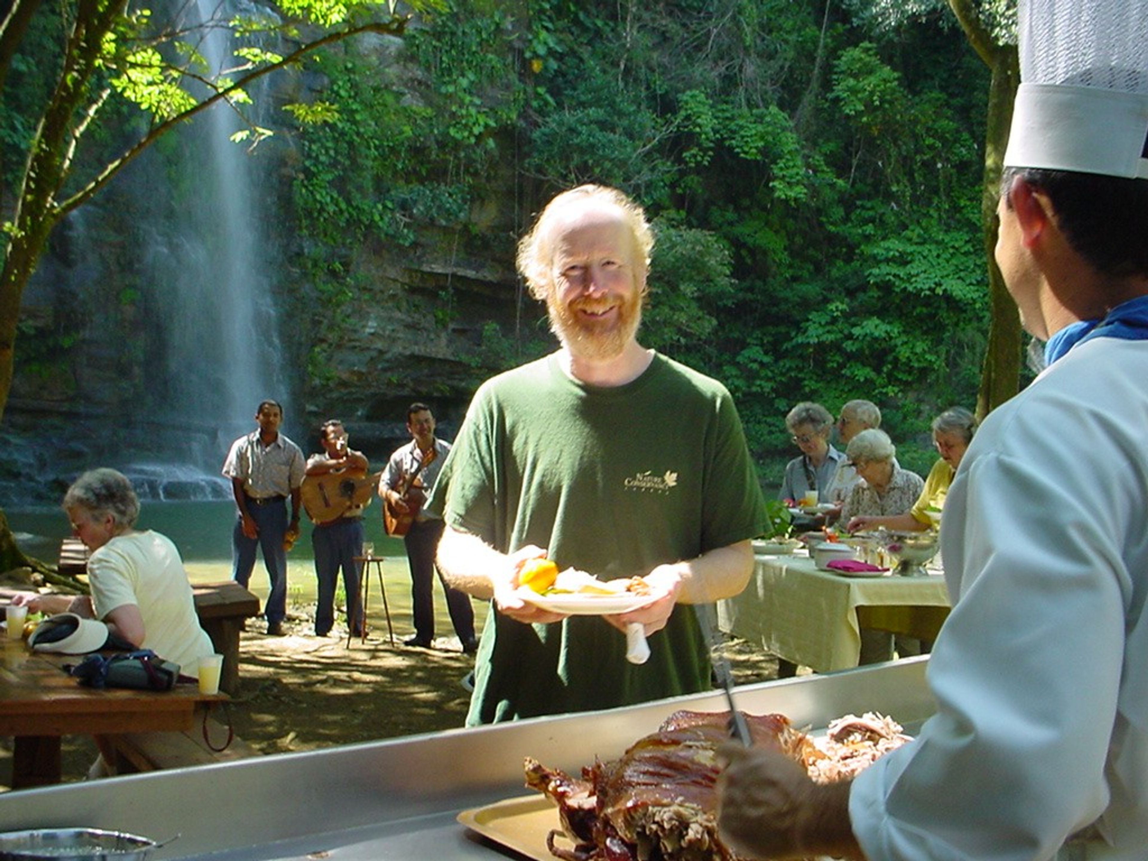 Интернациональная вилла EL SALTÓNCuban lunch at the beautiful waterfall El Saltón, 30 meters high.
