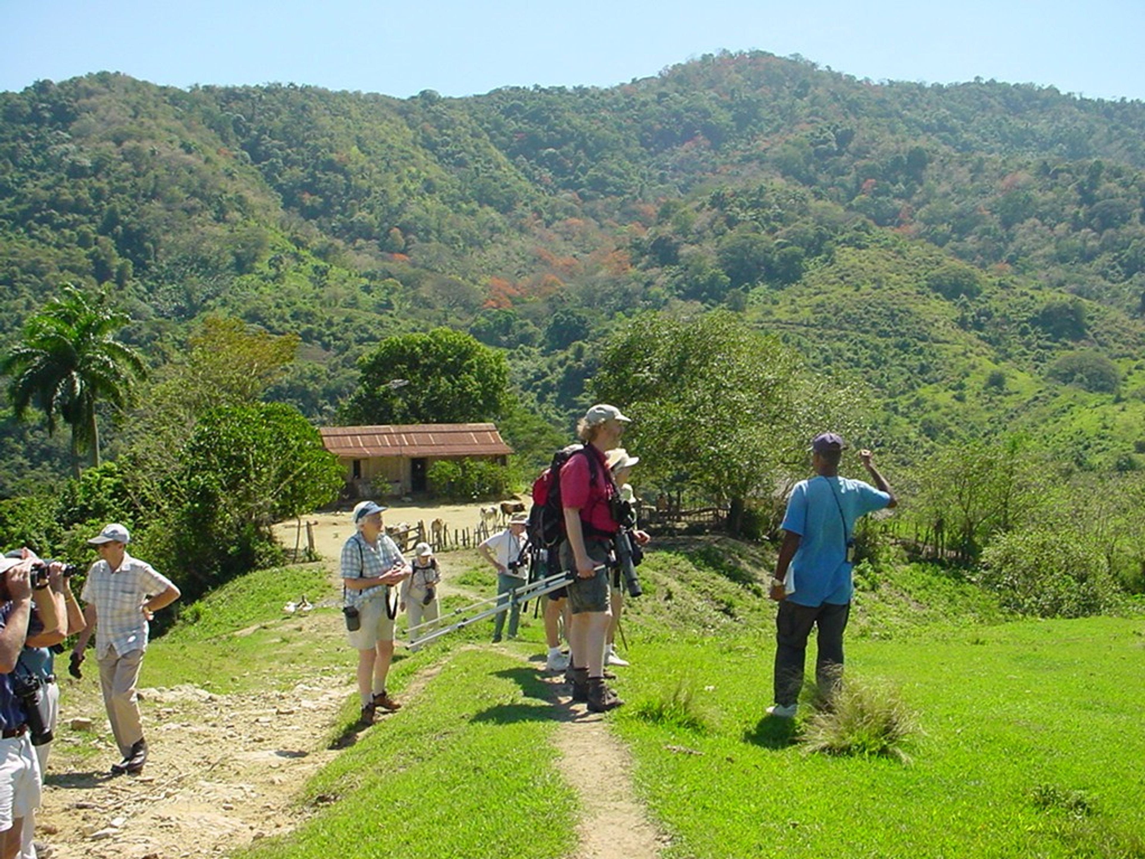 Интернациональная вилла EL SALTÓNTrekking Tours at the Sierra Maestra