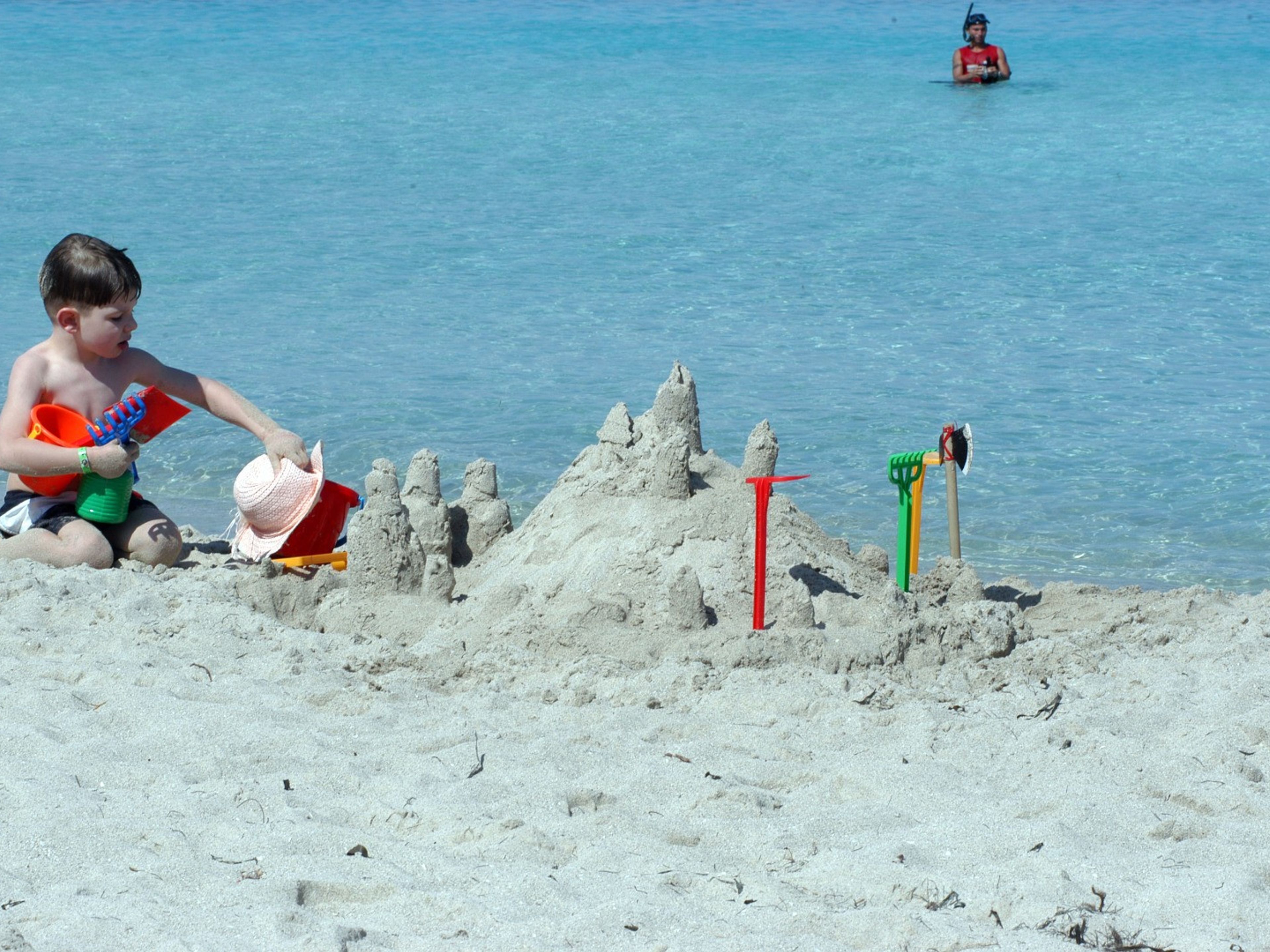 ISLAZUL CLUB TROPICAL HotelChildrens activities at the beach