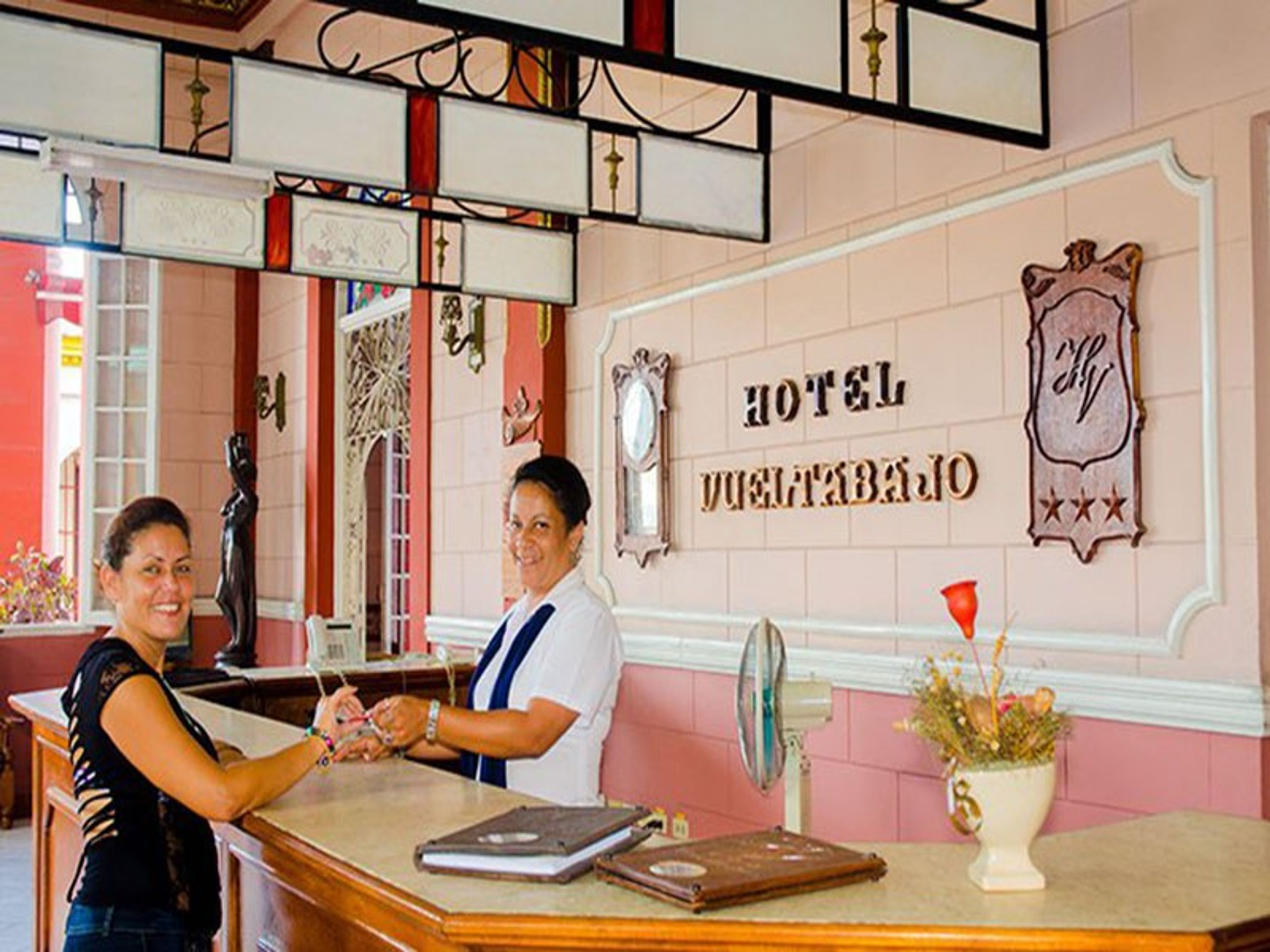 Hotel ENCANTO VUELTABAJOHotel reception