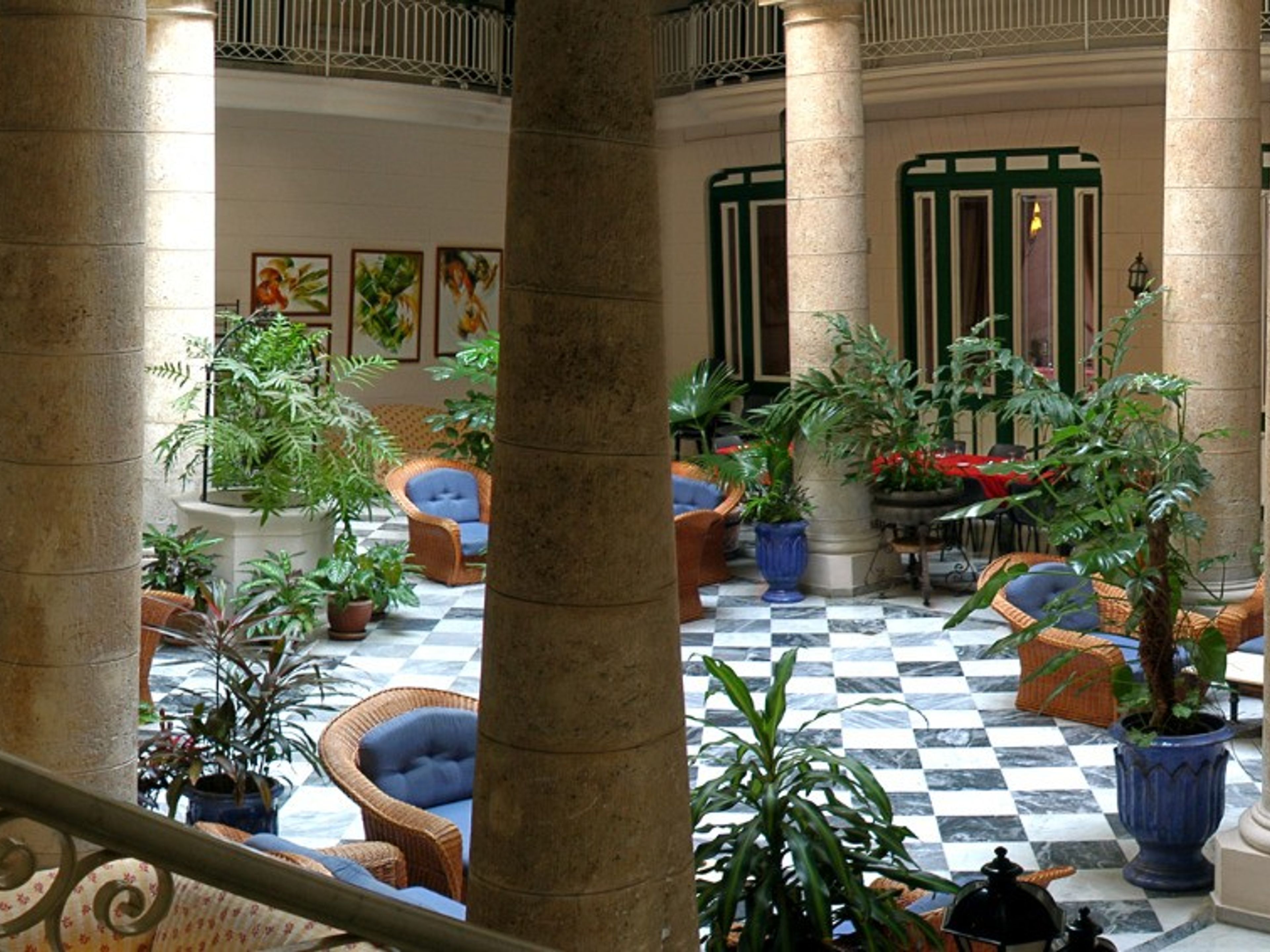 HABAGUANEX FLORIDA HôtelInside patio view