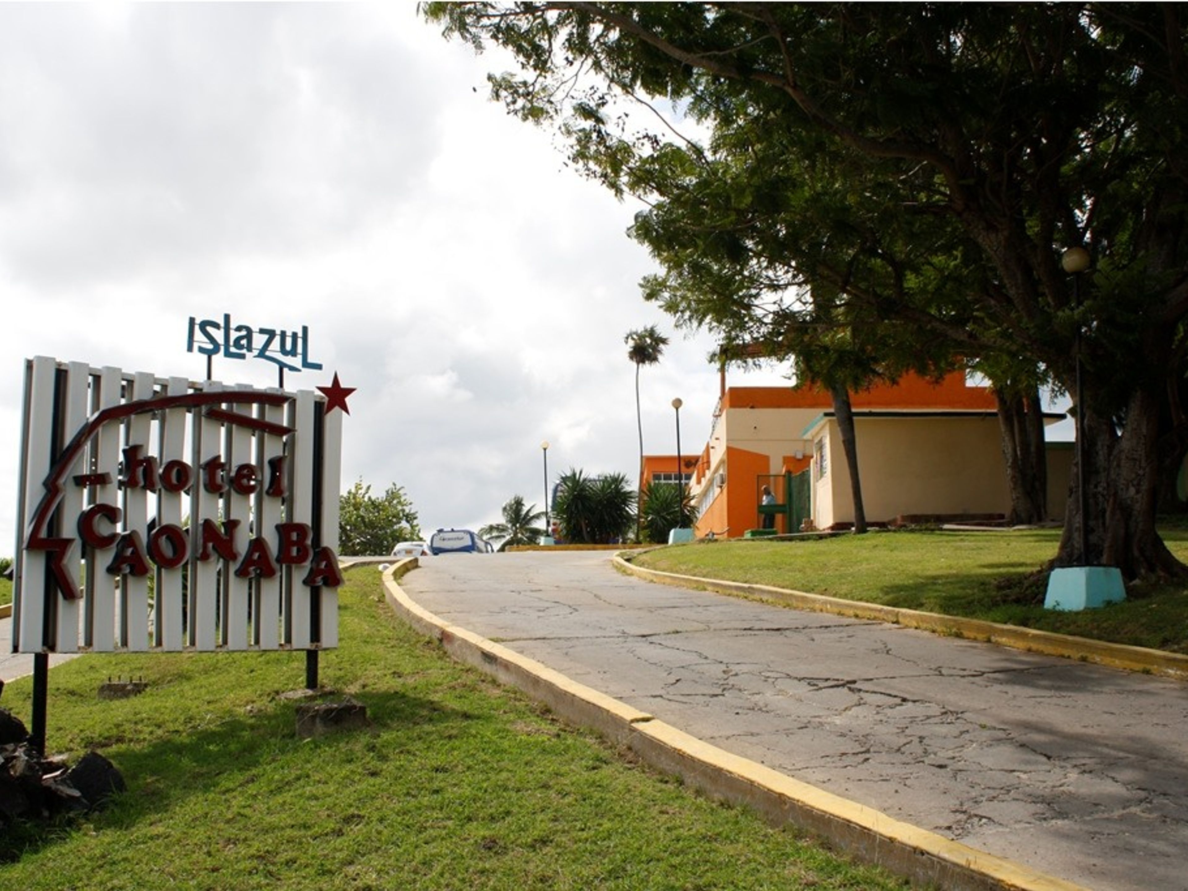 ISLAZUL CAONABA HotelHotel entrance