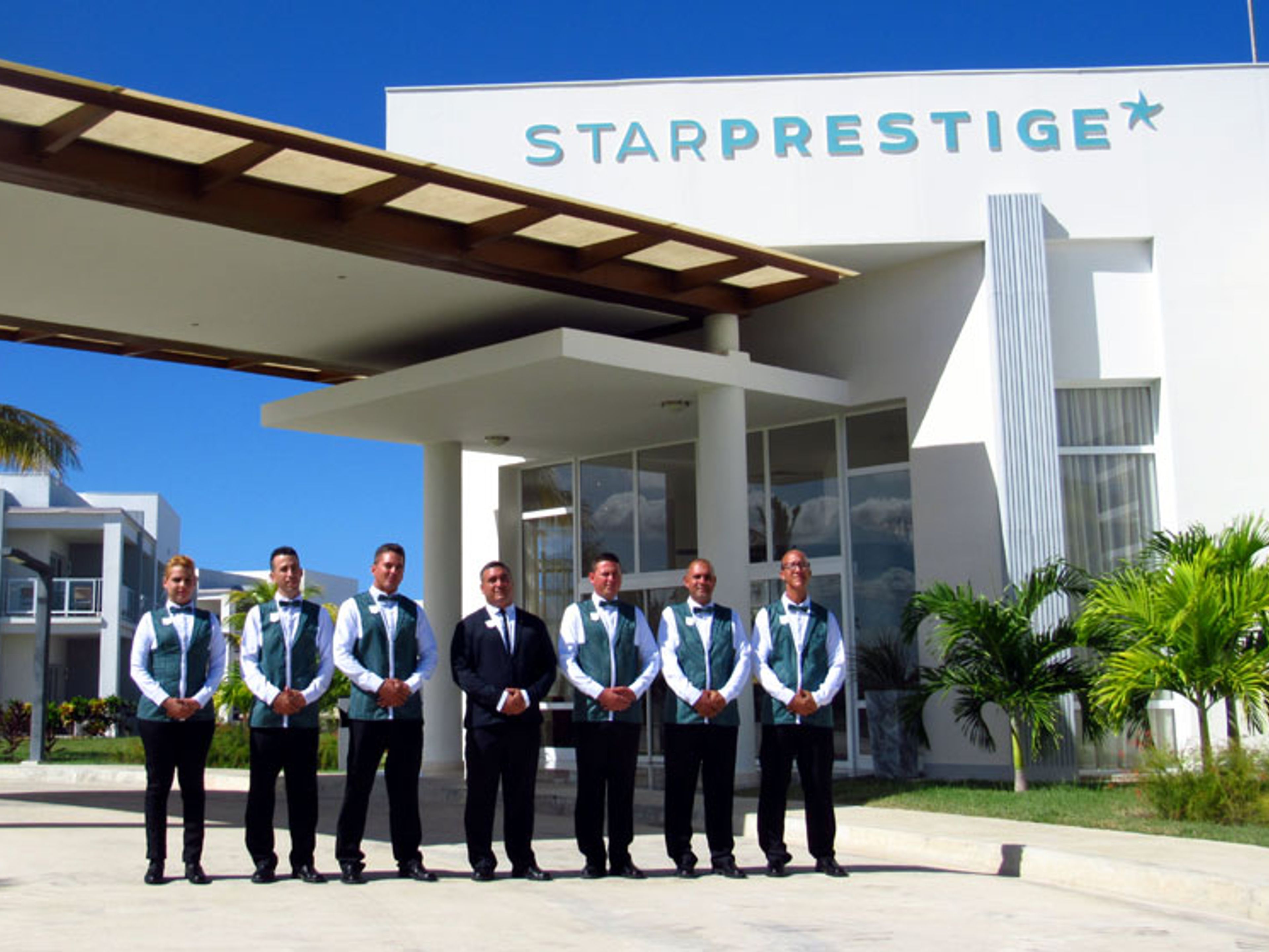 CORAL LEVEL AT IBEROSTAR SELECTION HOLGUÍN Hotel - Erwachsene nur über 16 Jahre altStar Prestige Staff