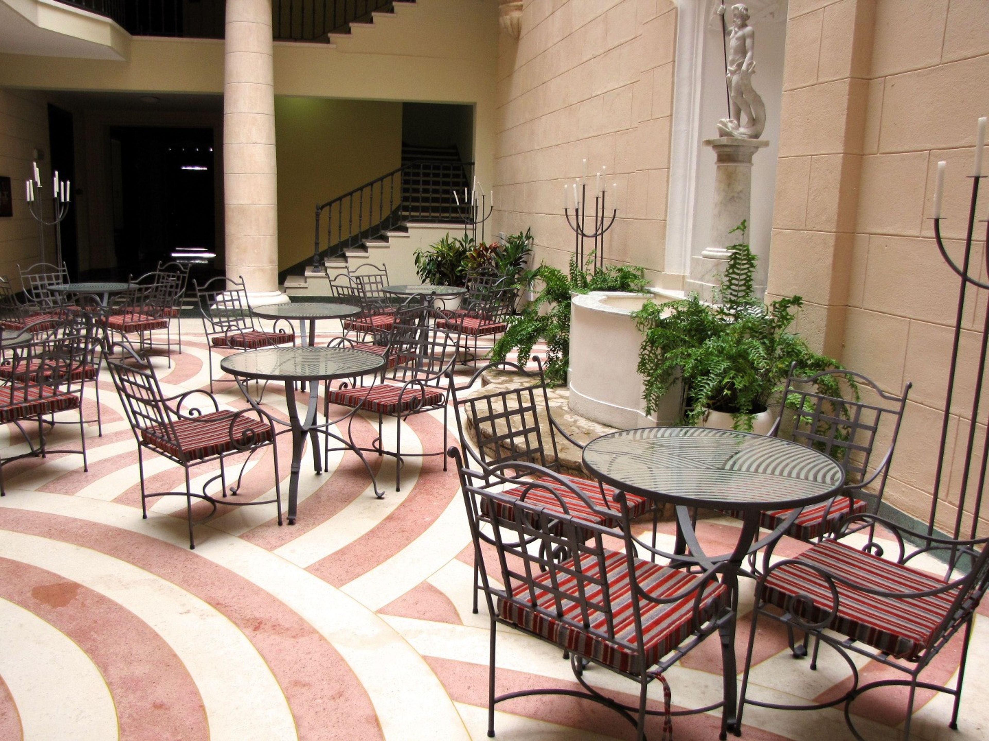 HABAGUANEX PALACIO DEL MARQUÉS DE SAN FELIPE Y SANTIAGO DE BEJUCAL HotelEl Bejucal Patio Bar