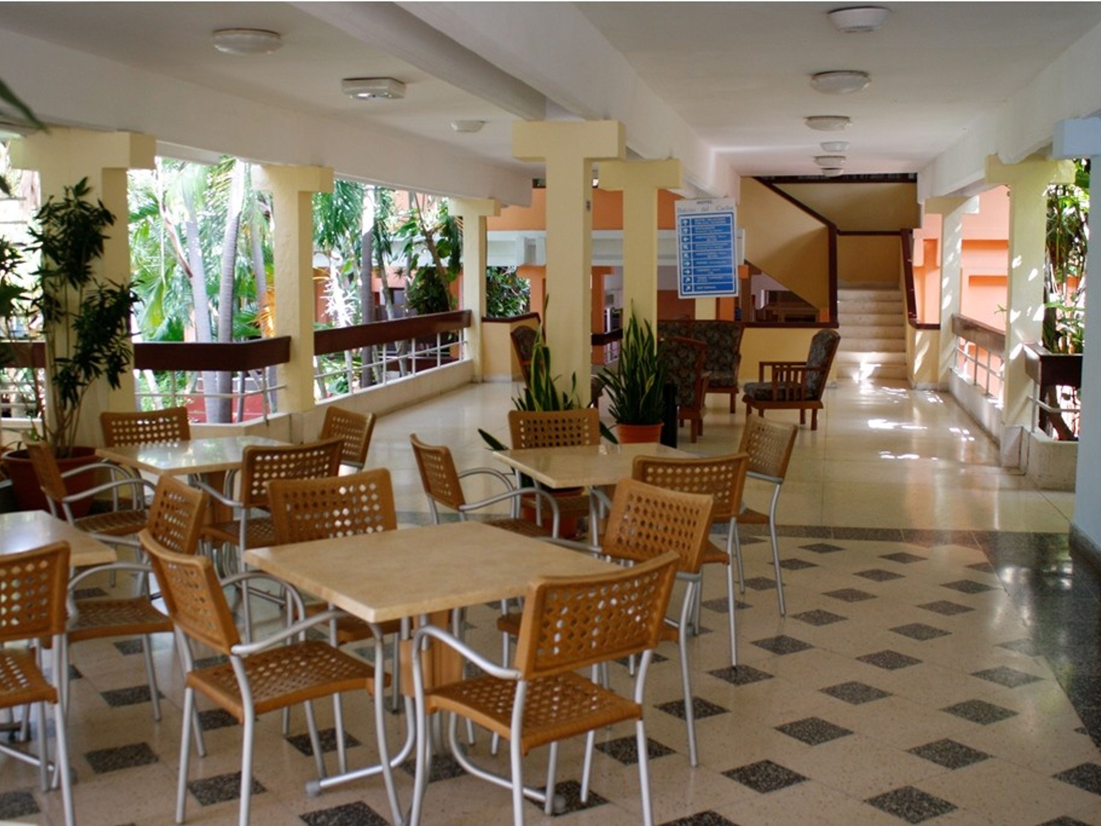 Islazul Balcón del Caribe HotelPanoramic lobby view