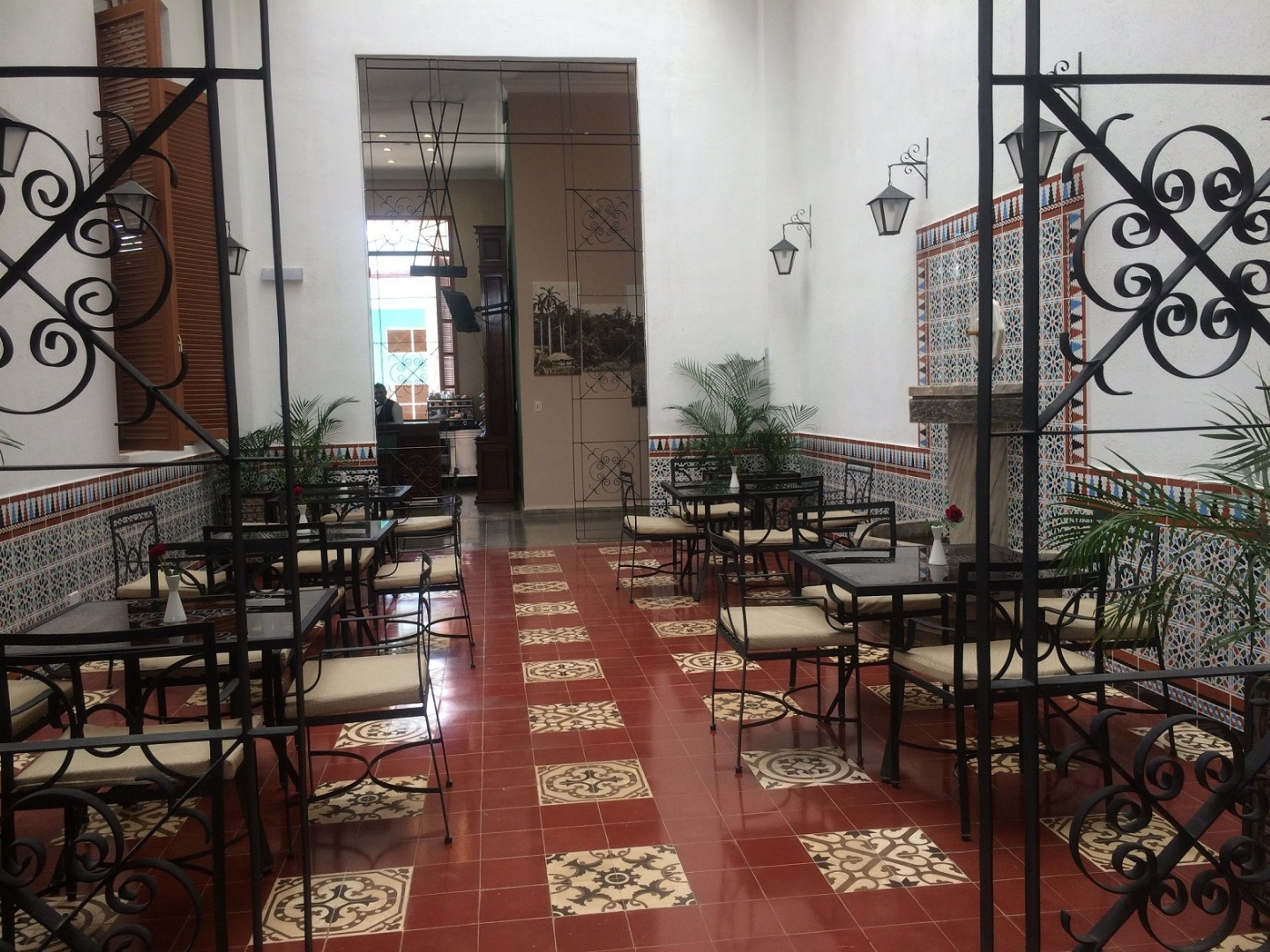 Hotel E RuedaBar y tapas Patio “El Cubanísimo”