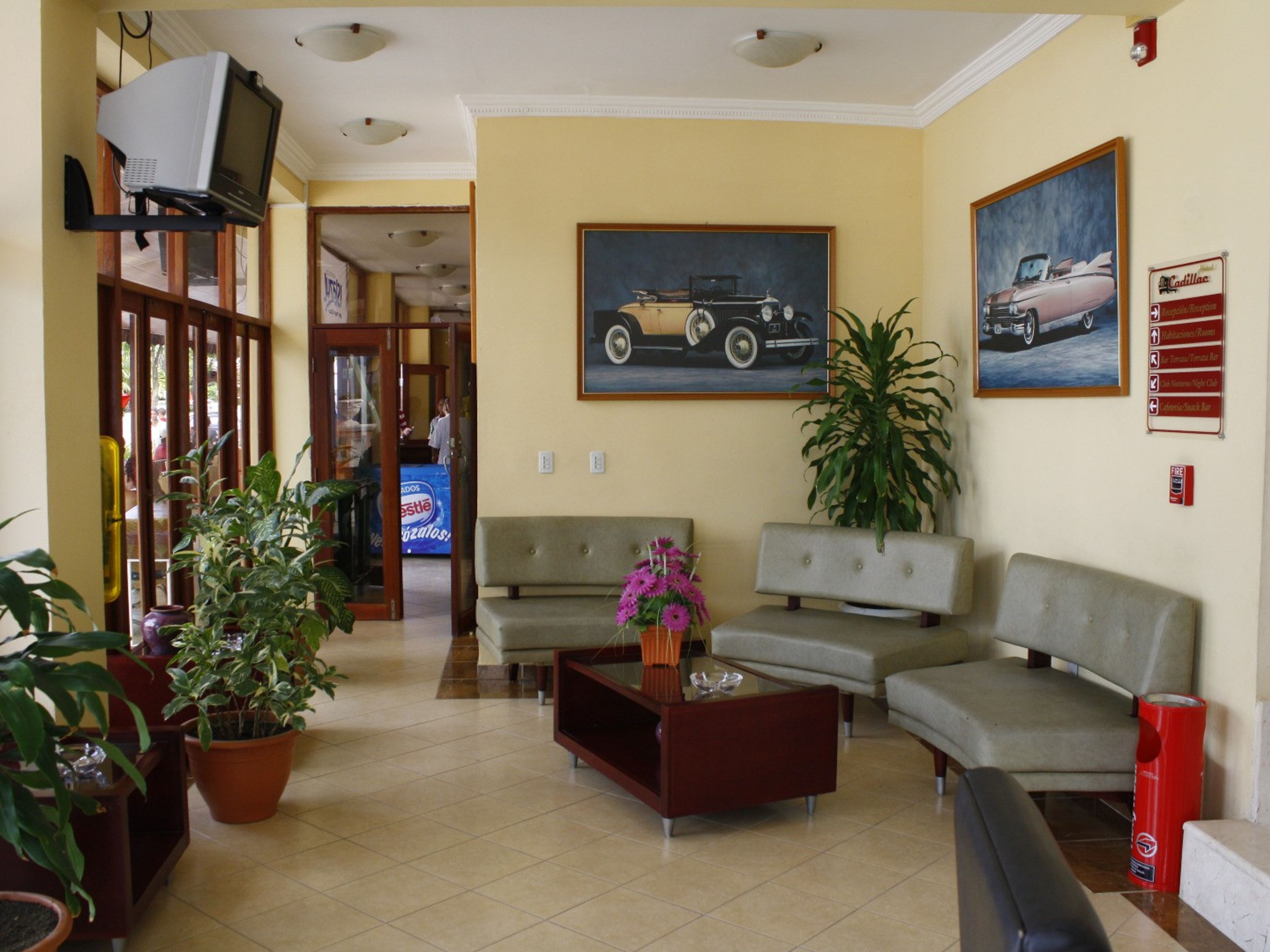 ISLAZUL CADILLAC HotelLobby view
