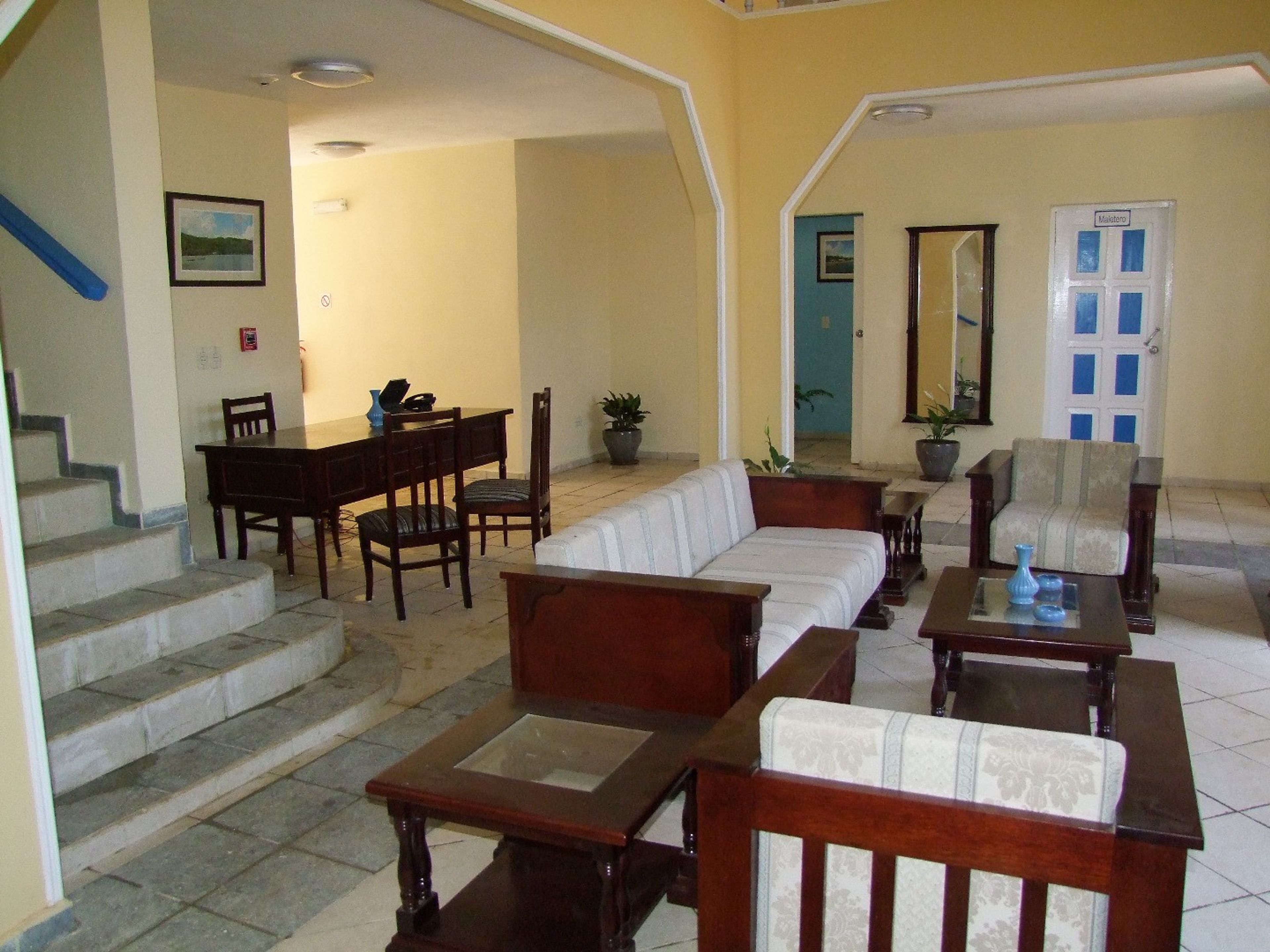1511 HostalPanoramic lobby view