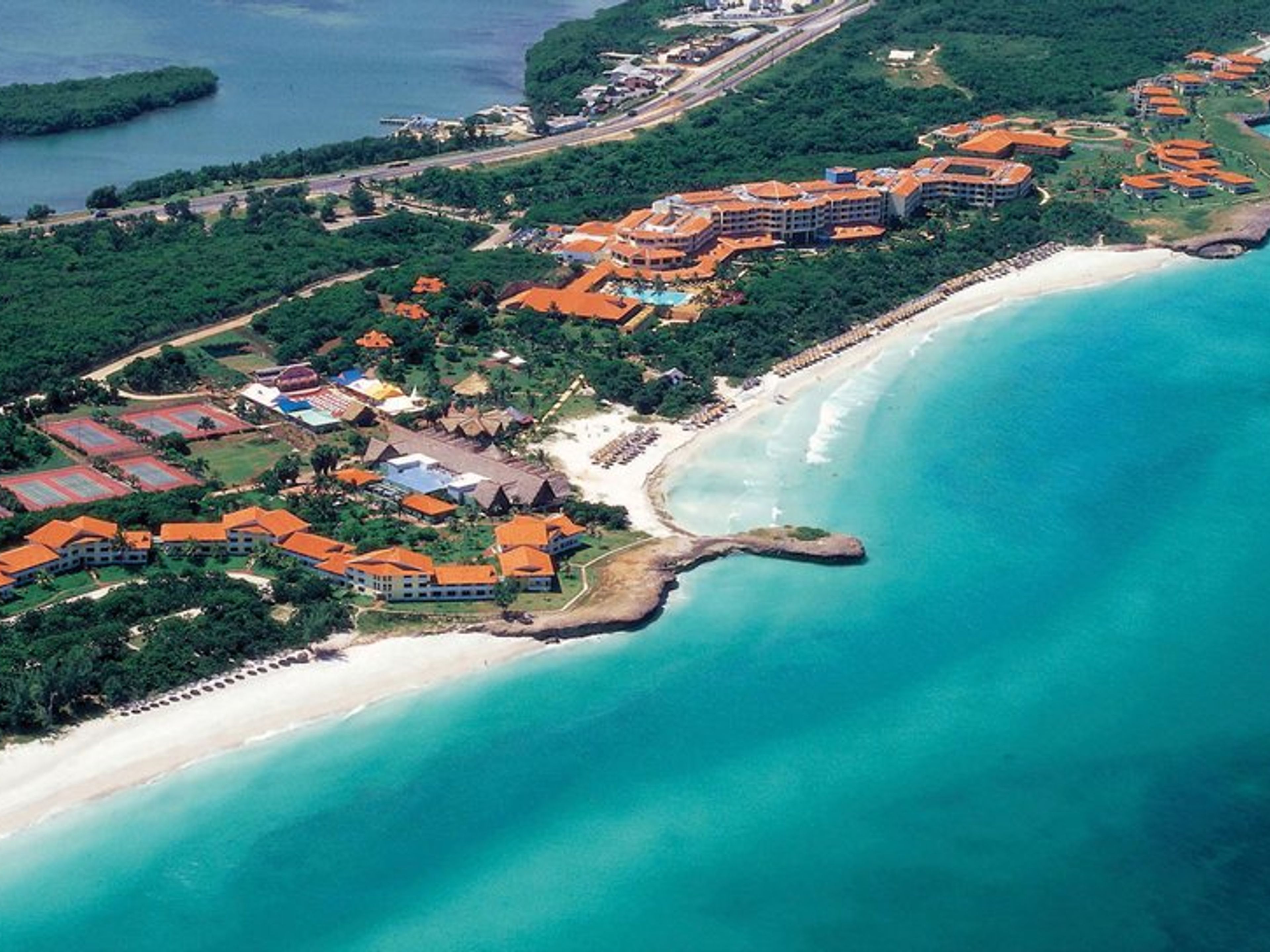 Oтель VILA GALÉ TROPICAL VARADEROHotel´s aereal panoramic view