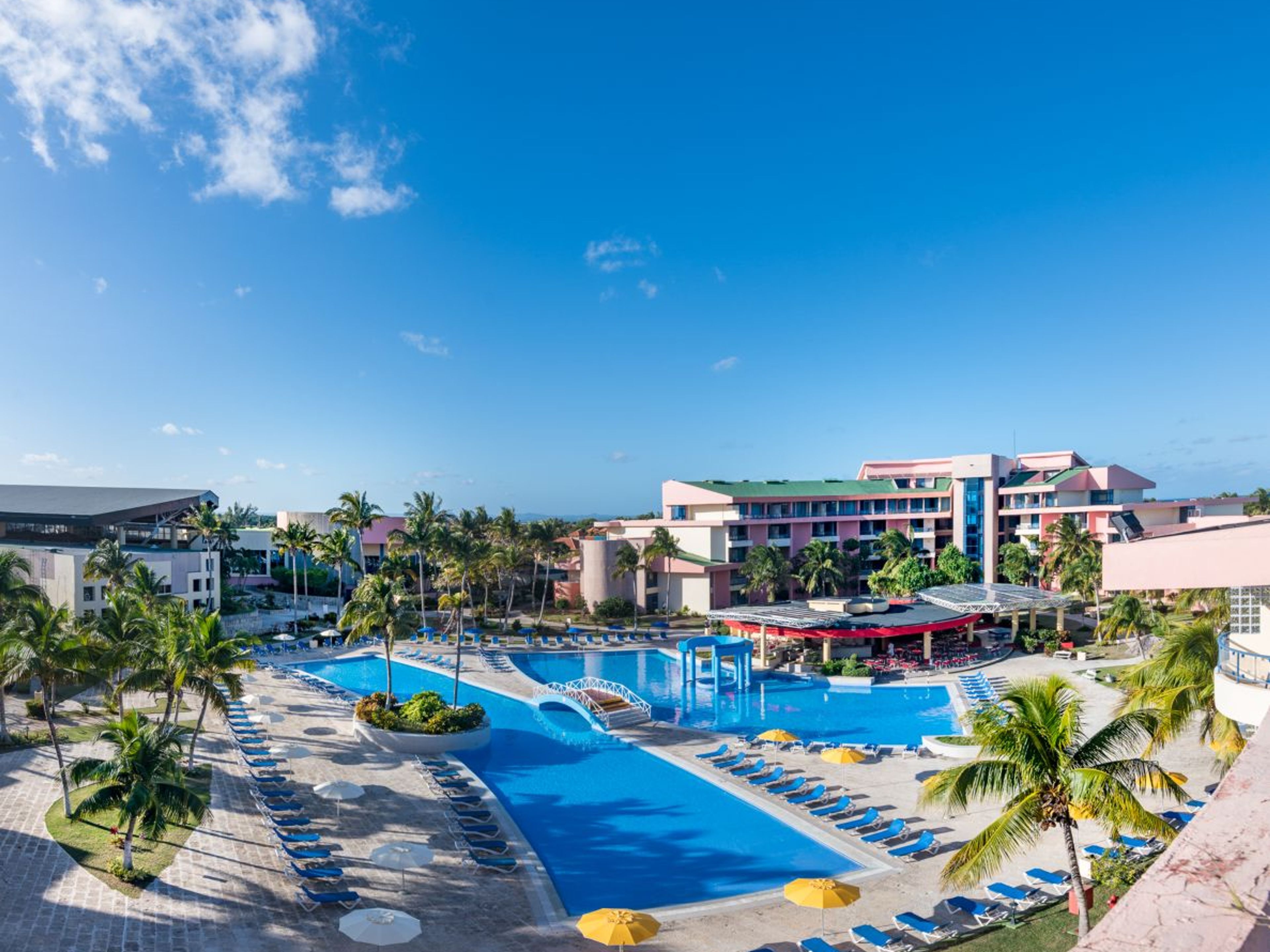 Hotel GRAN CARIBE PLAYA DE OROHotel´s pool panoramic view