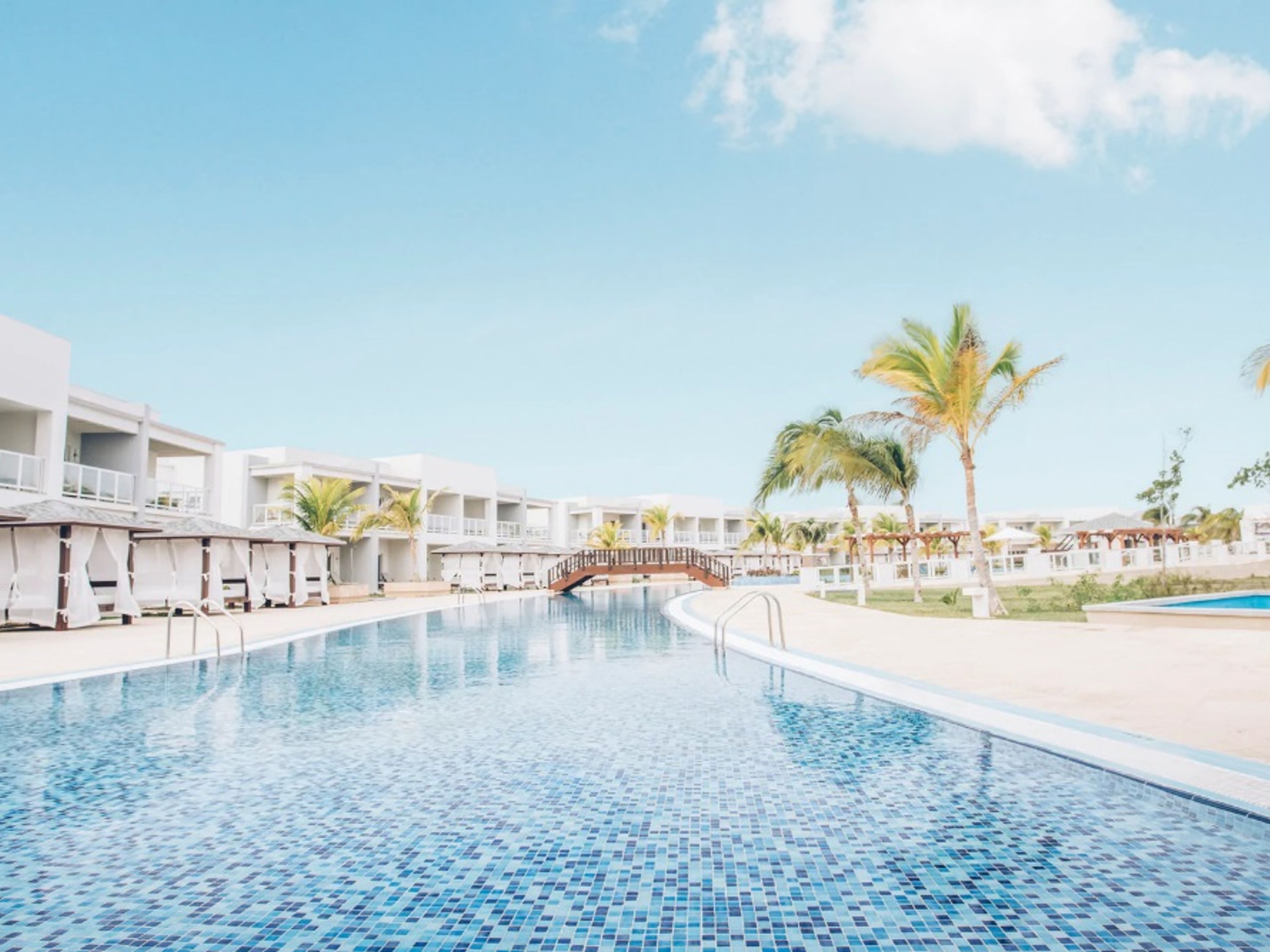 GRAN MUTHU ALMIRANTE BEACH HotelSwimming´s pool view