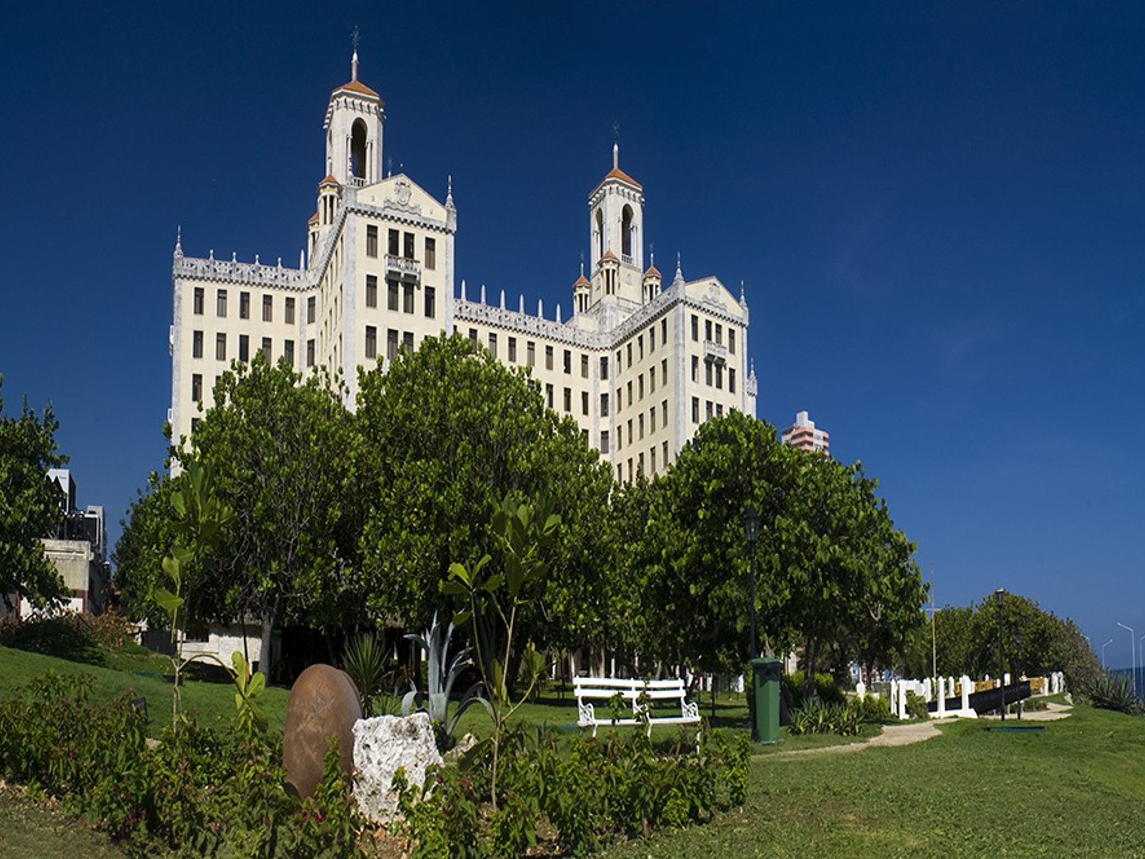 NACIONAL DE CUBA HotelPanoramic hotel view