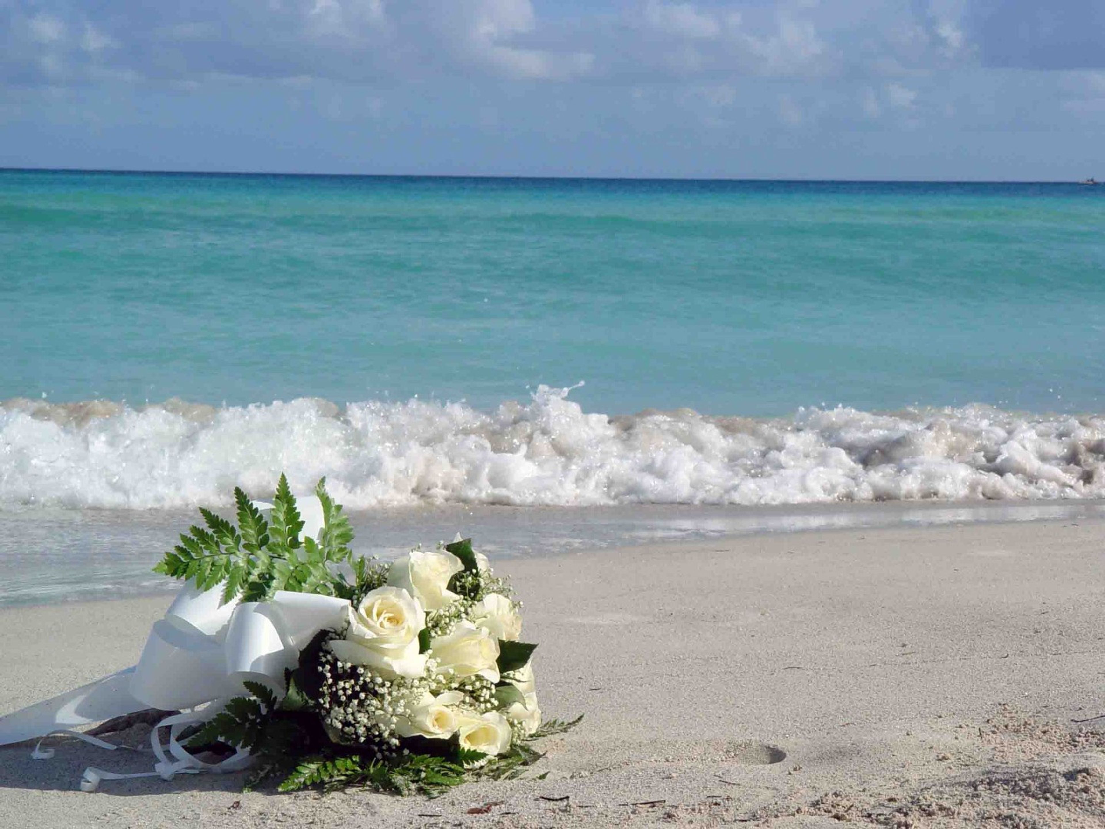 Hotel Muthu Colonial Cayo CocoWeddings service at the beach