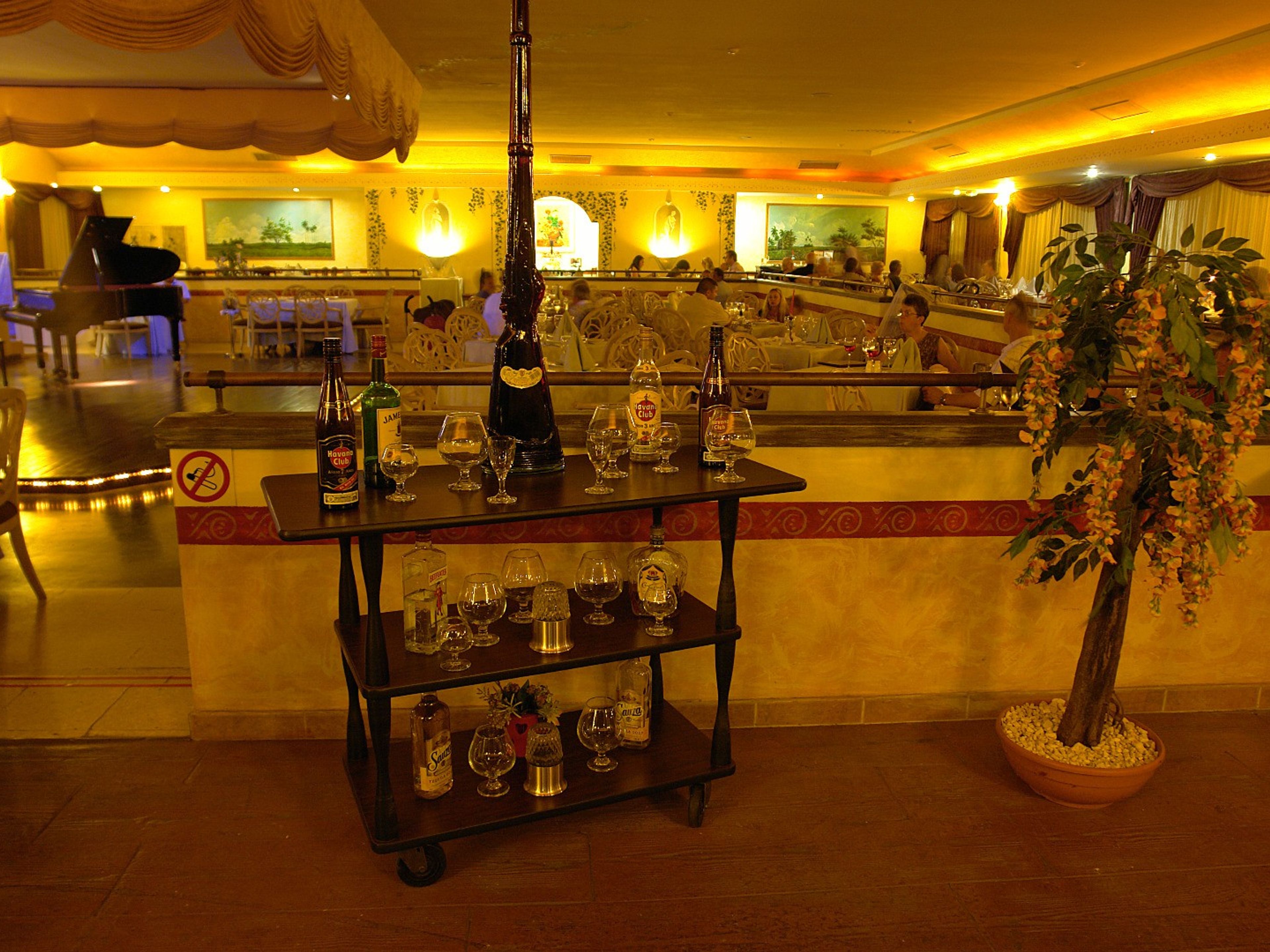 PLAYA PESQUERO RESORT, SUITE & SPA HotelInternational Restaurant Romántico