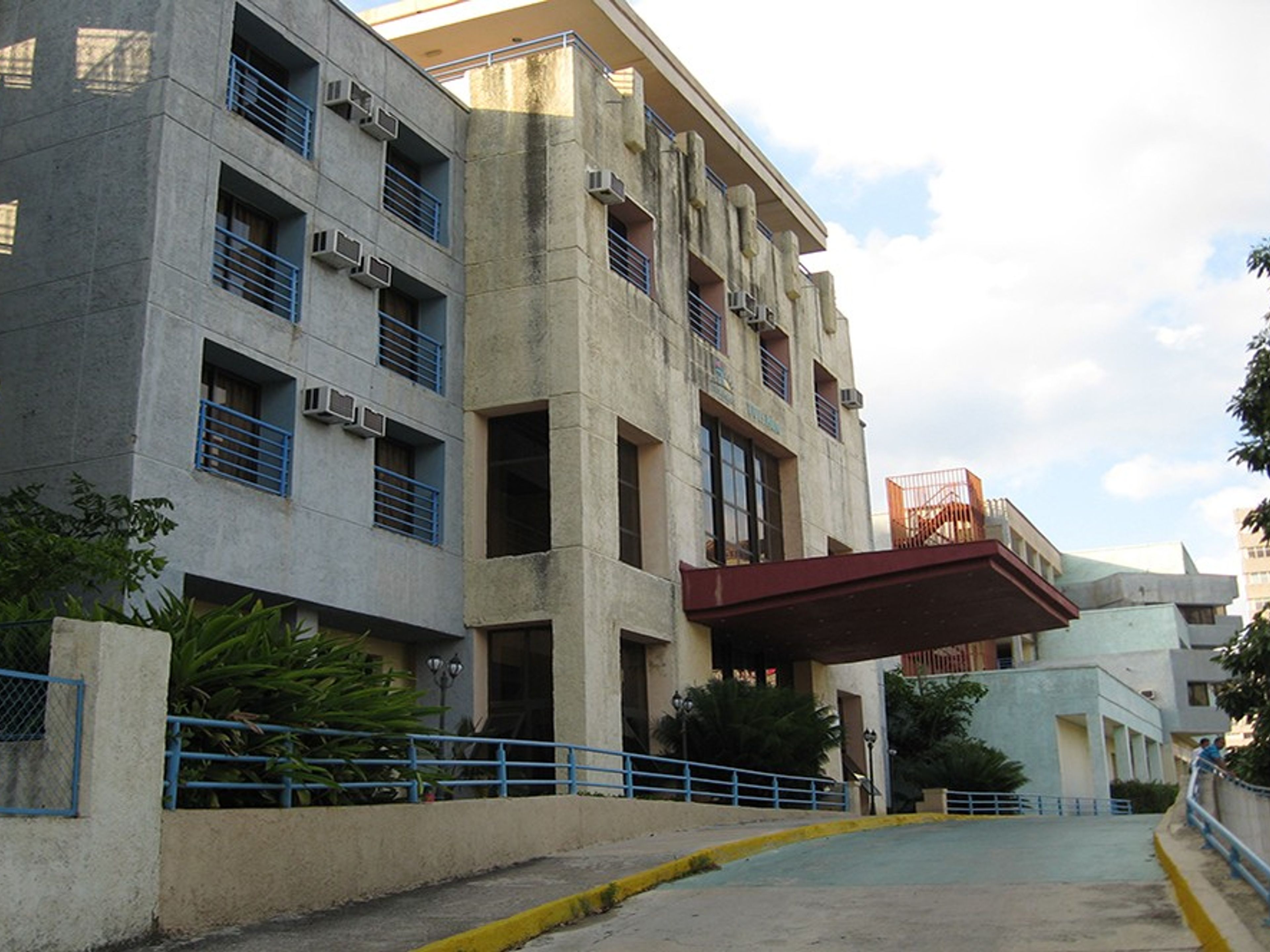 Hotel ISLAZUL TULIPÁNHotel entrace