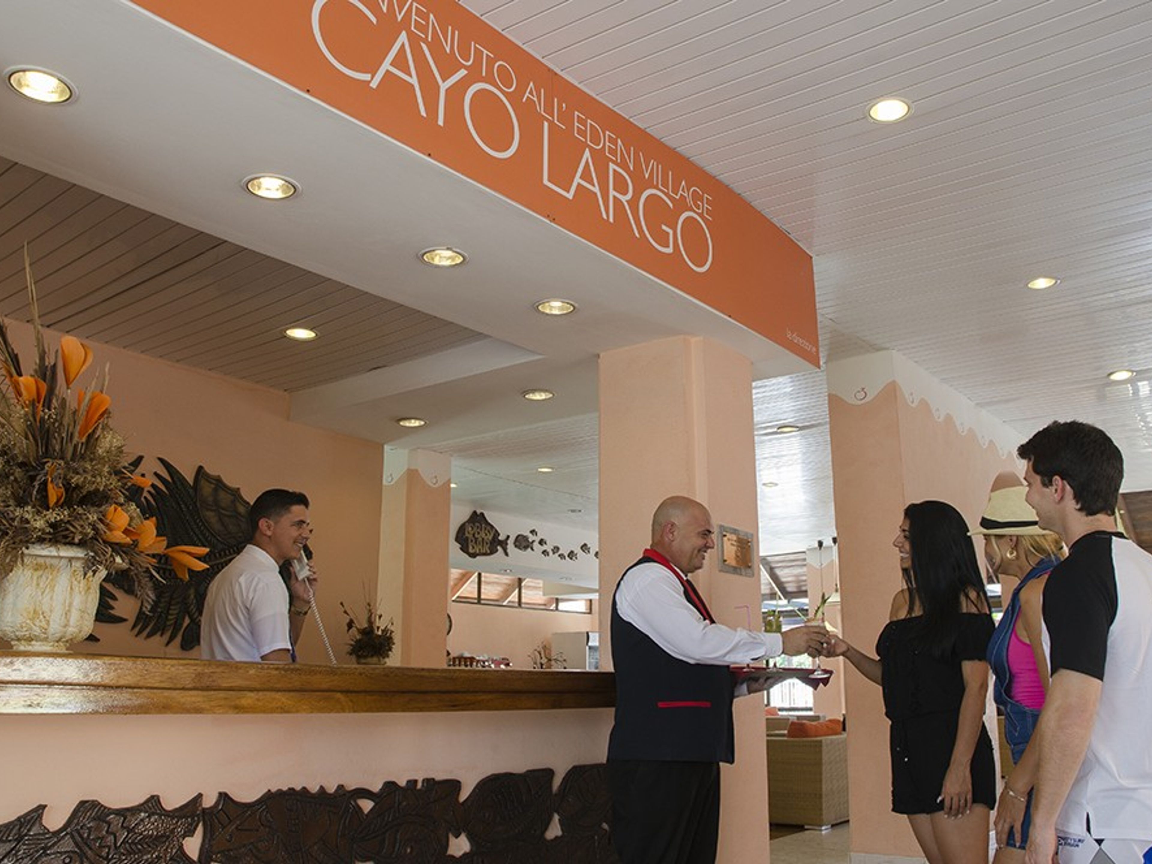 VILLA SERENAHotel's reception & lobby Bar services