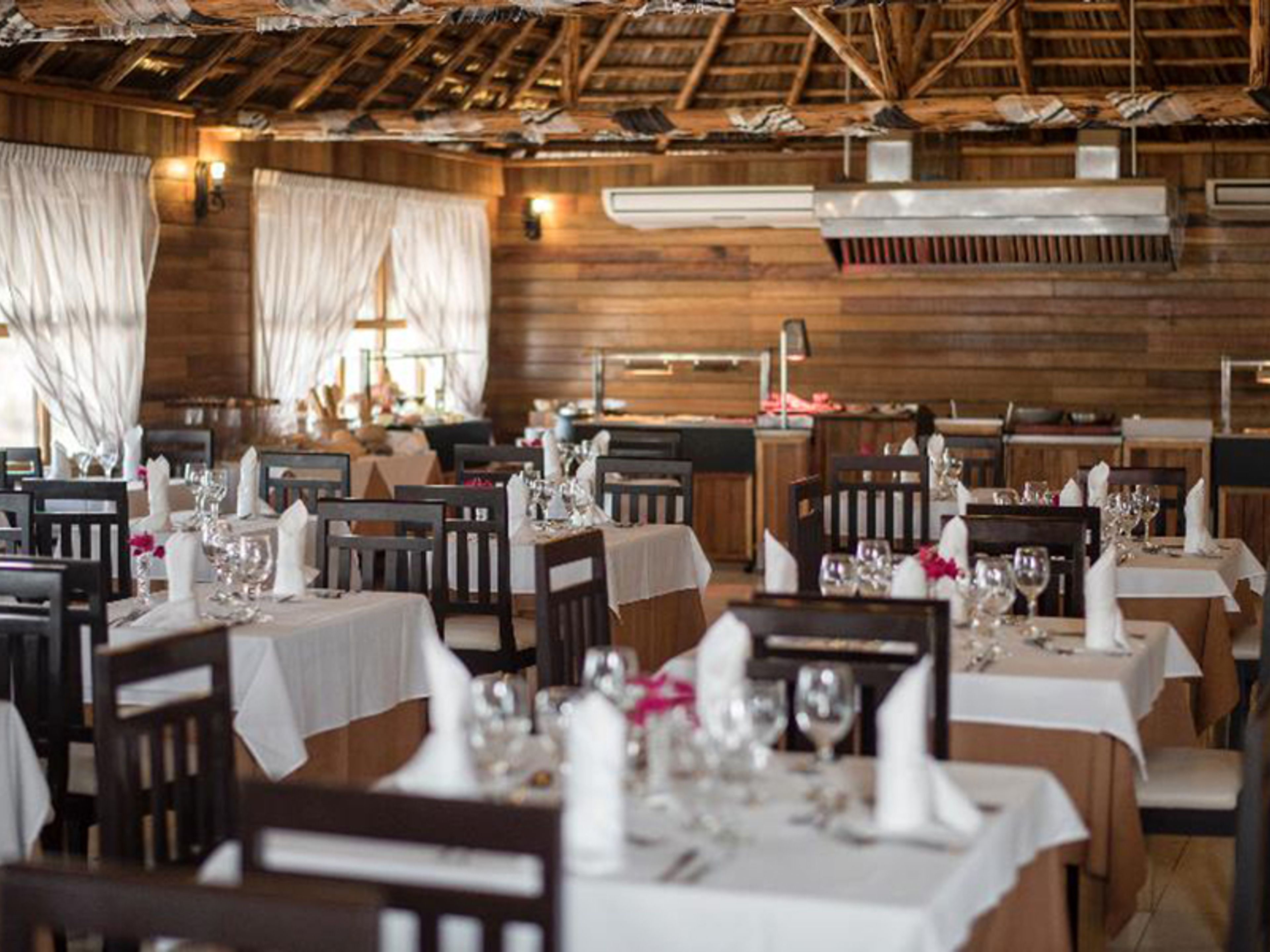 Hotel SANCTUARY AT GRAND MEMORIES CAYO LARGOInternational Restaurant