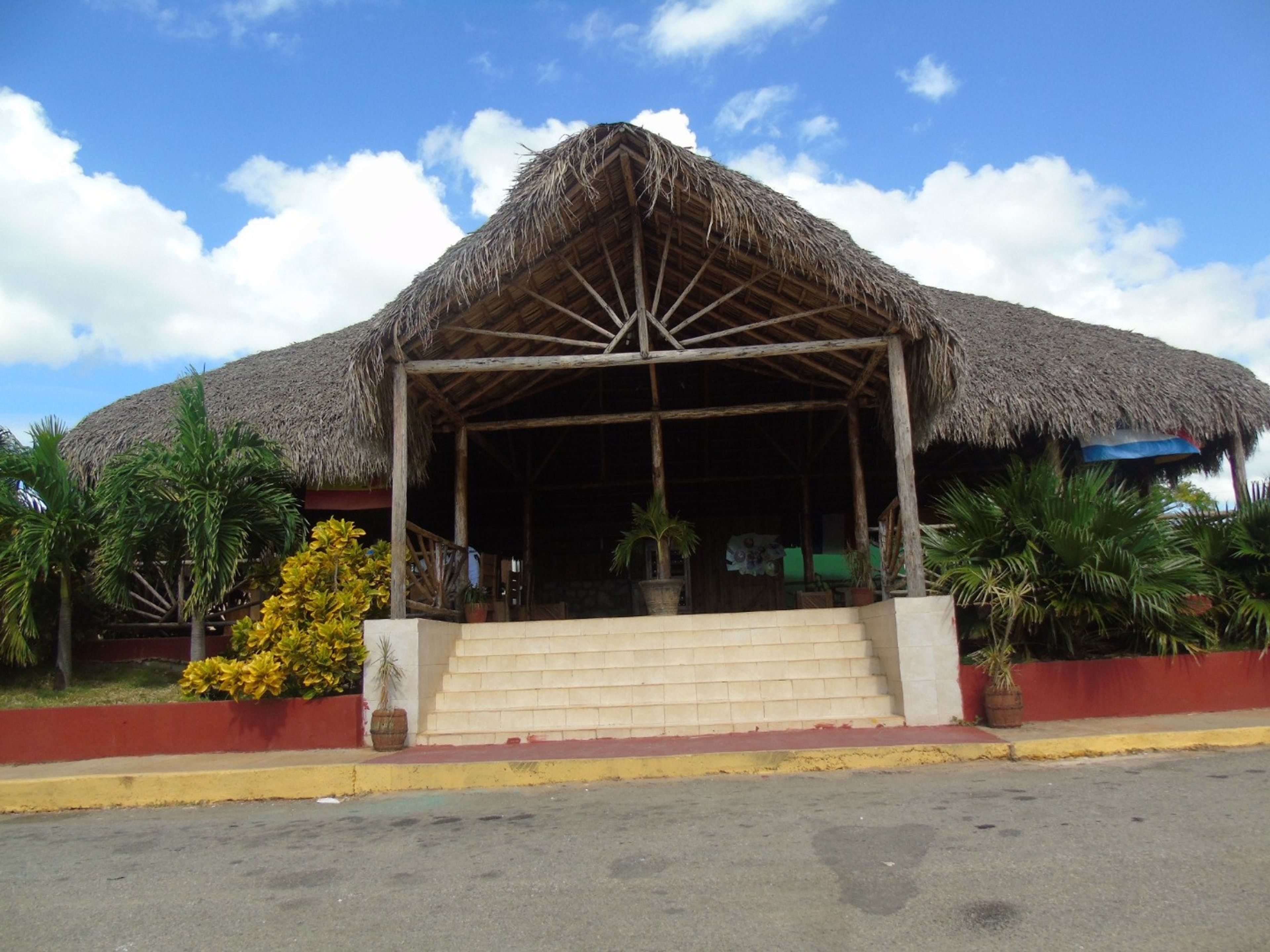 Hotel Trinidad 500Bar-Restaurant Ranchon entrance