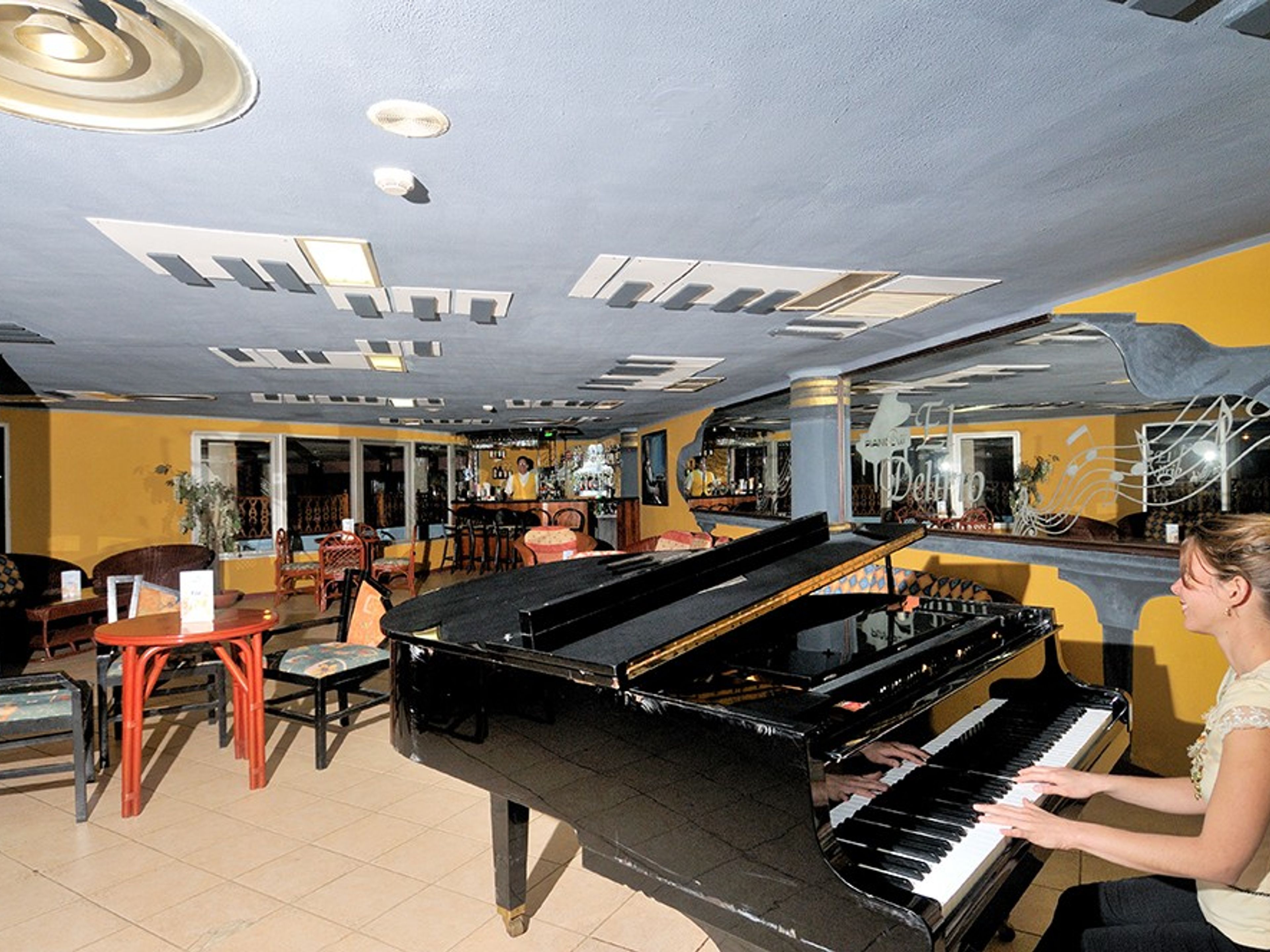Hotel Brisas del CaribePiano Bar El Delirio