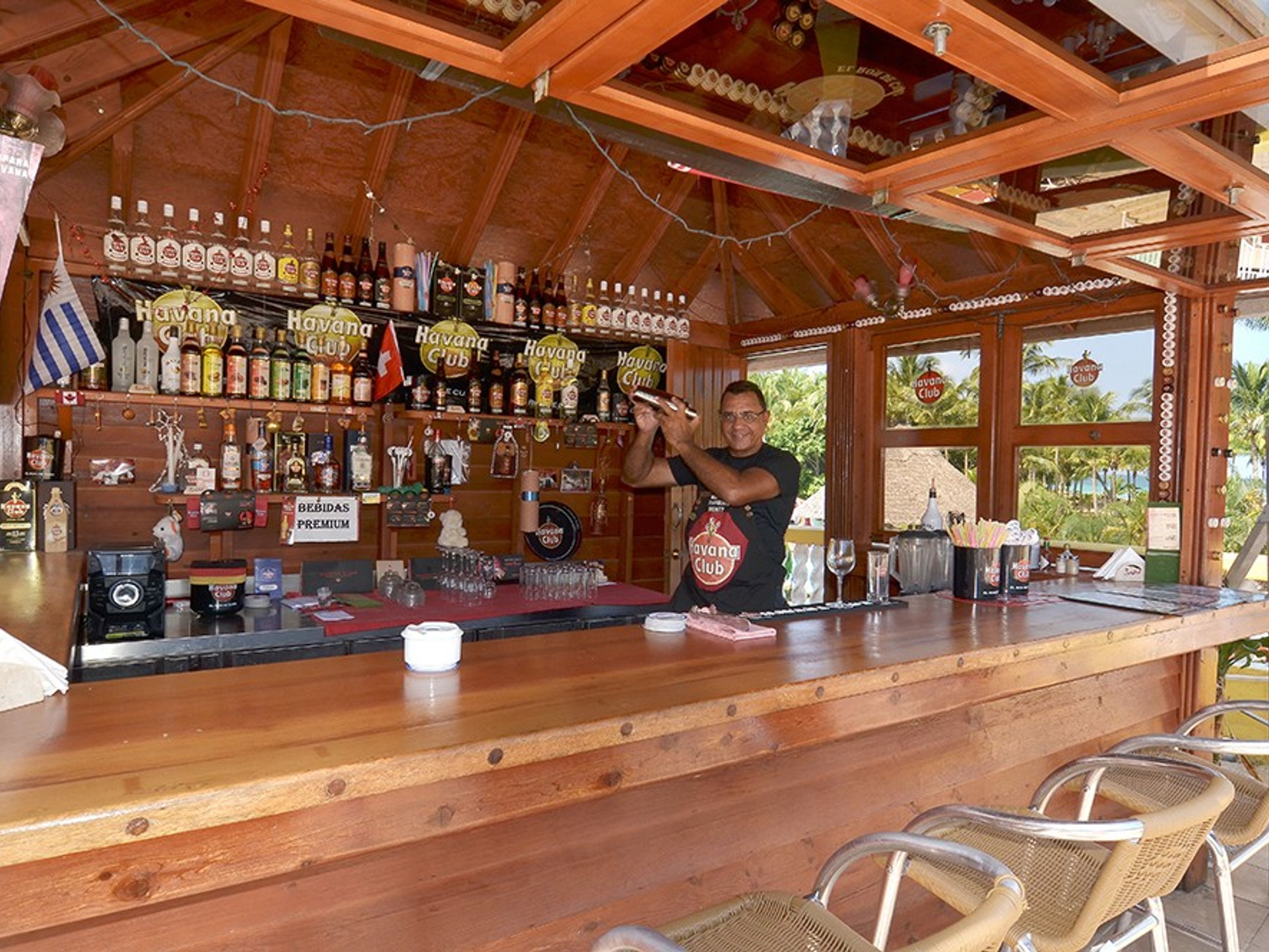 Hotel Brisas del CaribeTerrace Bar Havana Club