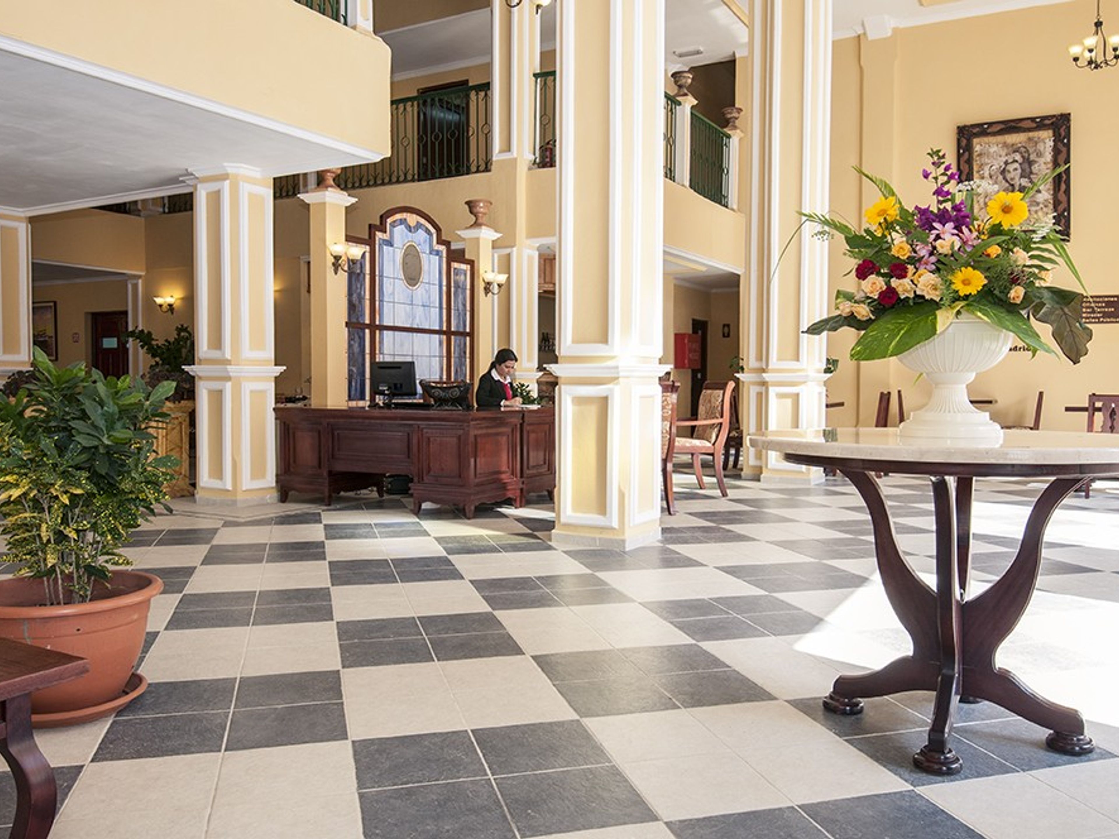 Hotel E OrdoñoLobby & Reception