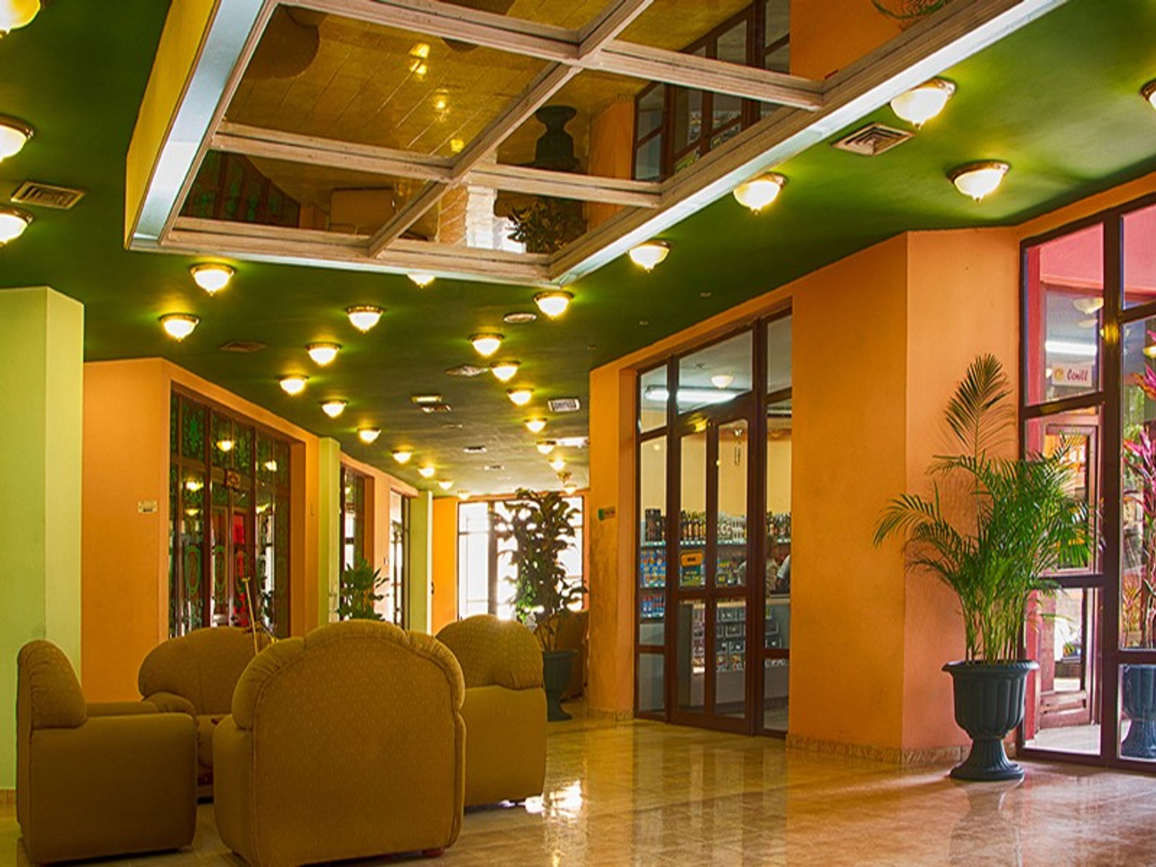Hotel Islazul Bella Habana AeropuertoPanoramic lobby view