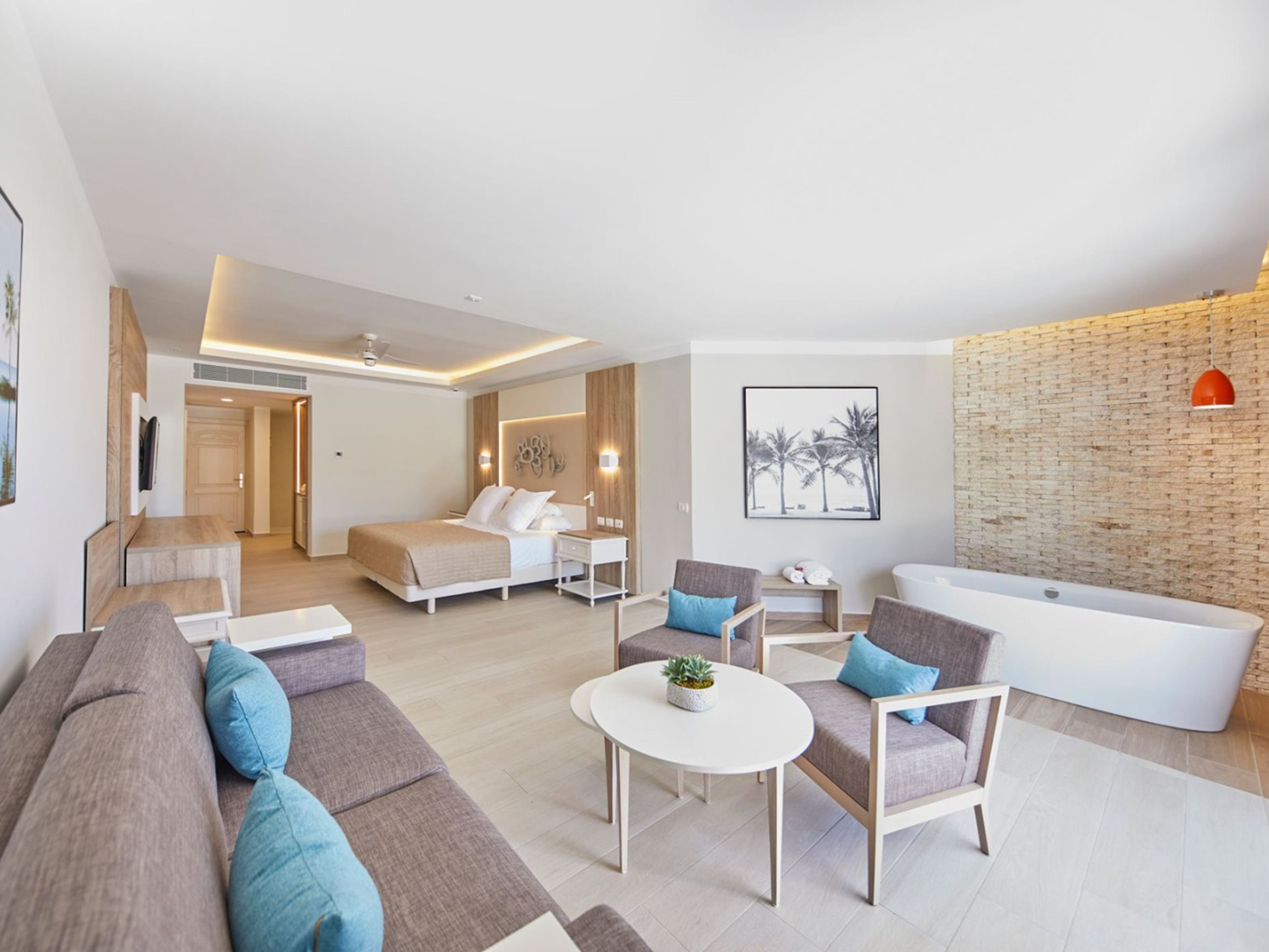 Hotel BAHIA PRINCIPE LUXURY AMBAR - Sólo para adultos mayores de 18 añosDELUXE SWIM UP CORNER JUNIOR SUITE Room.