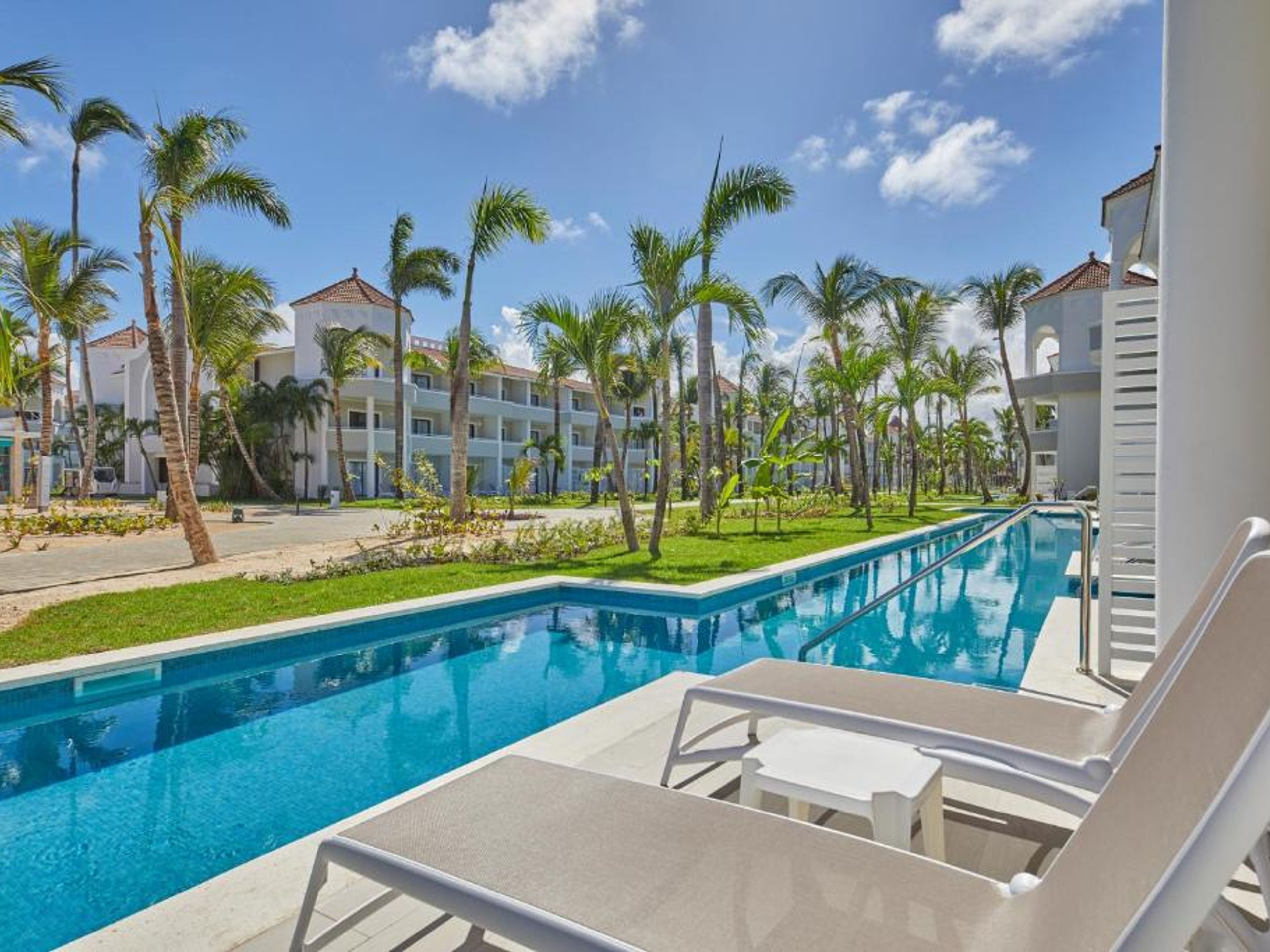 Oтель BAHIA PRINCIPE LUXURY AMBAR - Взрослые только старше 18 летHotel´s pool panoramic view.